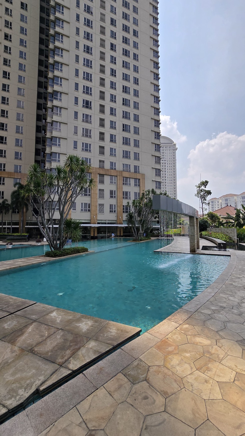 Dijual Apartemen Somerset Permata Berlian , 3BR , Well Maintained