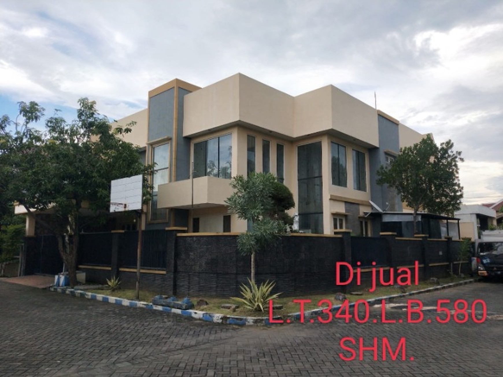 Rumah dijual cepat pinggir jalan cocok untuk usaha Rp 4,5 M nego Delta Sari Indah Sidoarjo