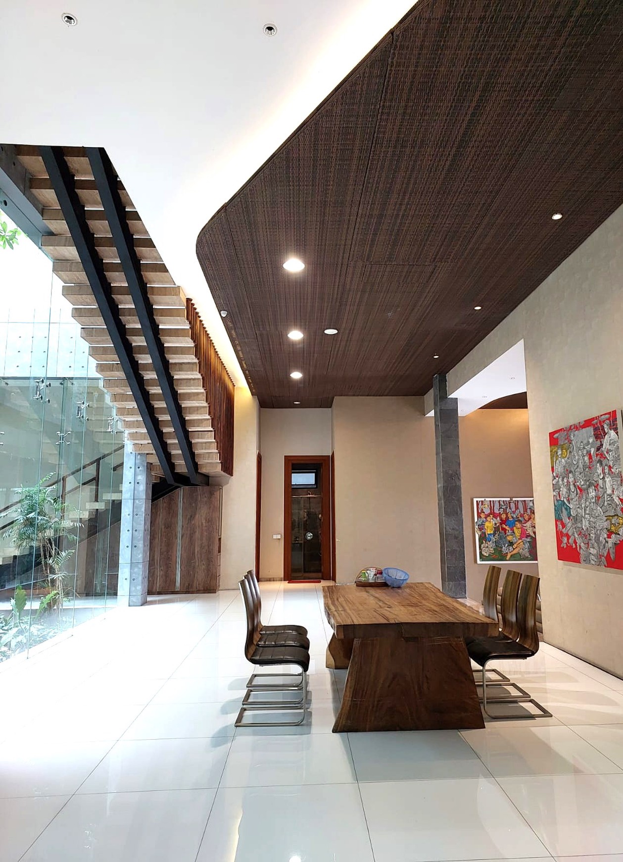 Rumah Mewah Dengan Kolam Renang & Rooftop Lokasi Dekat Kampus Sanata Dharma, Caturtunggal, Depok, Sleman