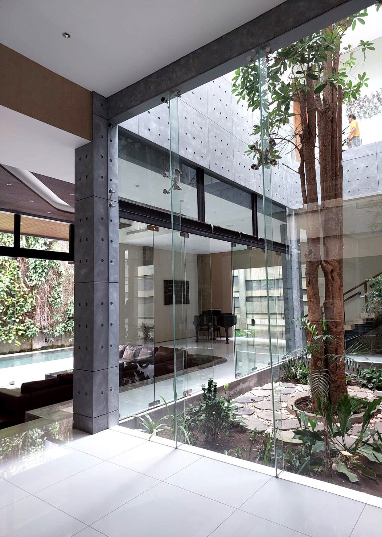 Rumah Mewah Dengan Kolam Renang & Rooftop Lokasi Dekat Kampus Sanata Dharma, Caturtunggal, Depok, Sleman