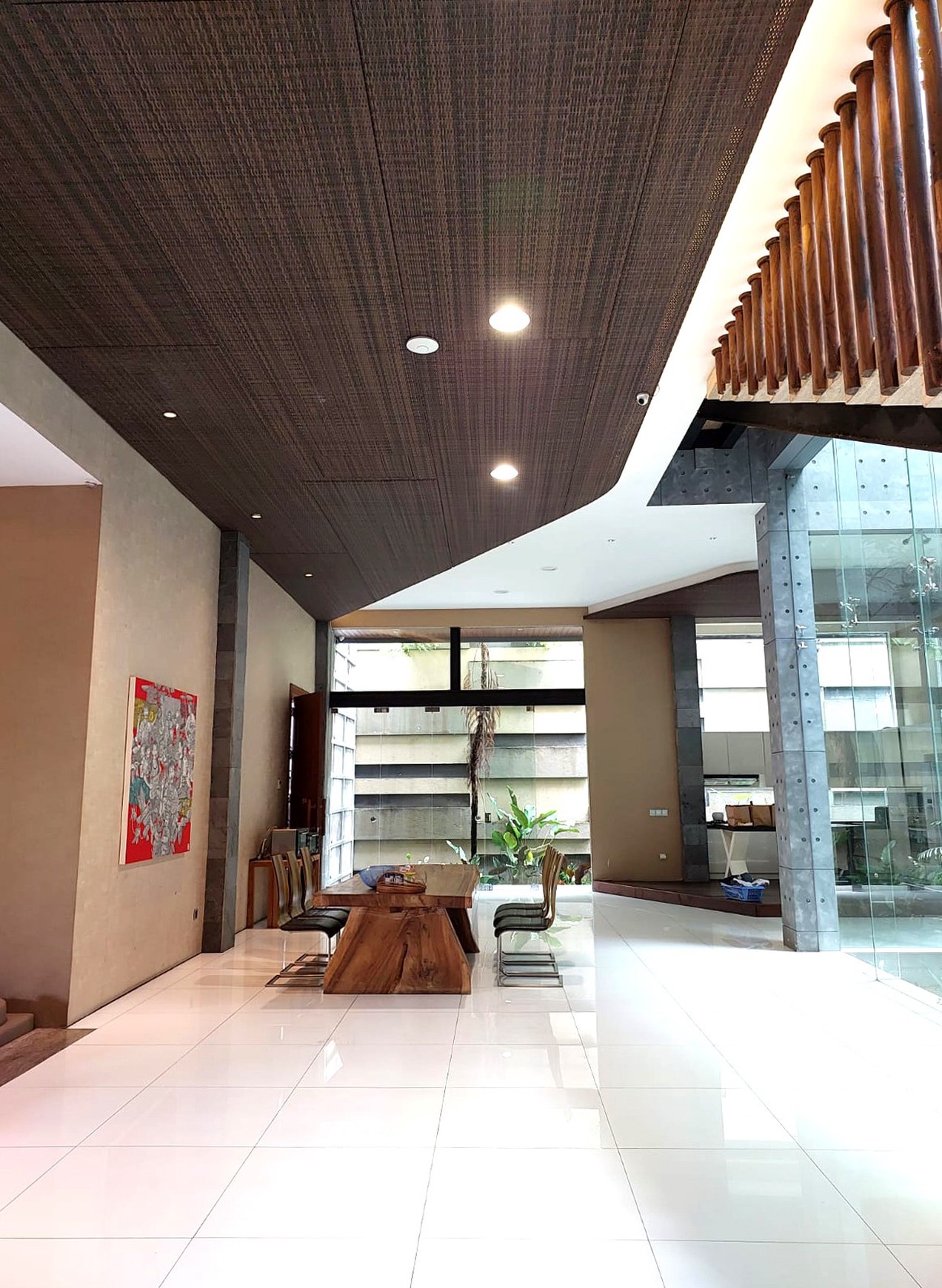 Rumah Mewah Dengan Kolam Renang & Rooftop Lokasi Dekat Kampus Sanata Dharma, Caturtunggal, Depok, Sleman