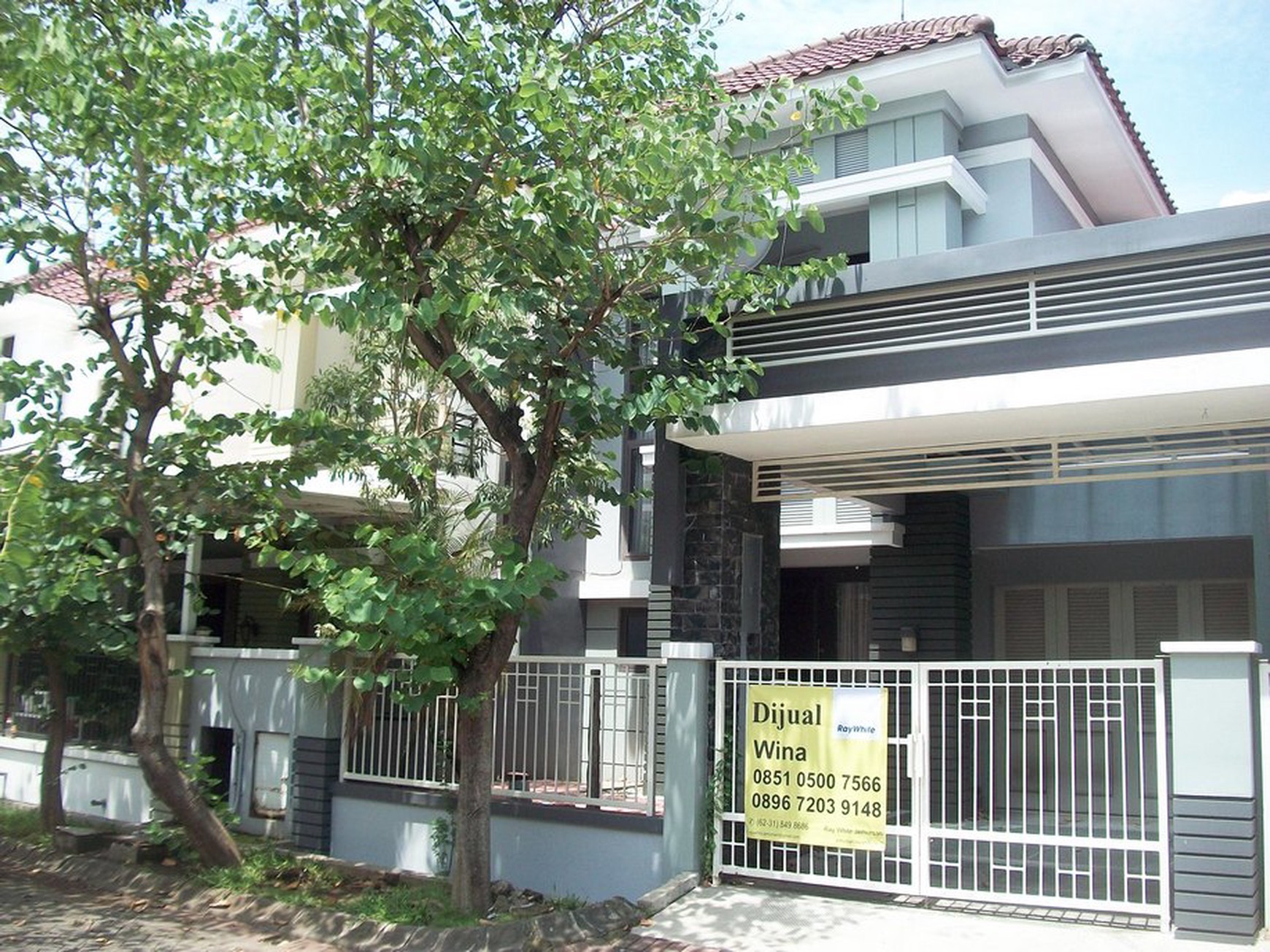 Rumah di Central Park A. Yani Surabaya Selatan, Minimalis, 2 Lantai, SIAP HUNI !!! - WNA -