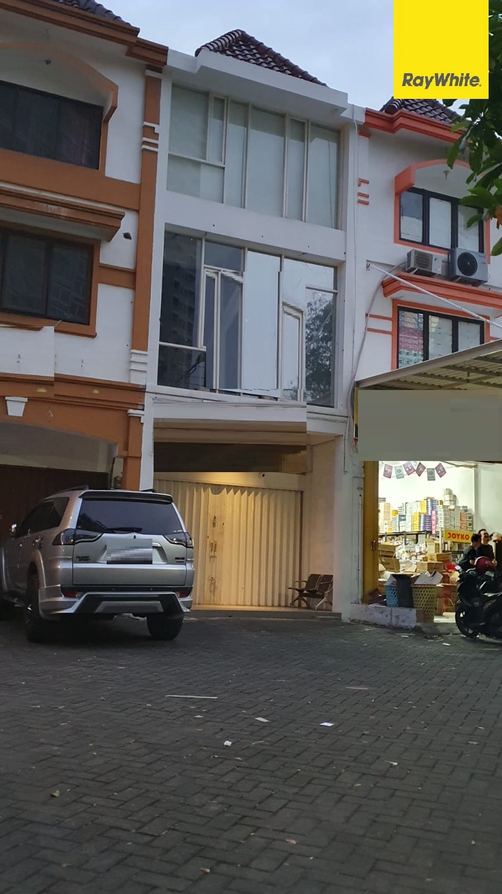 Disewakan Ruko 3 lantai di Darmo Permai Selatan Surabaya