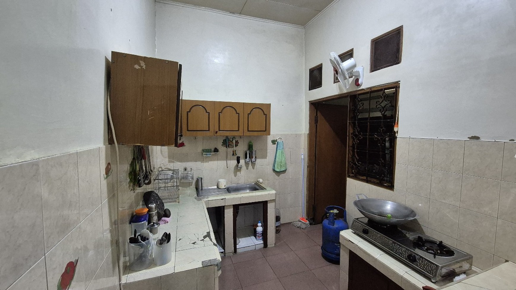 Komplek Larangan Indah Jl Teratai, Kota Tangerang Dekat Halte Trans Jakarta Puri Beta 1