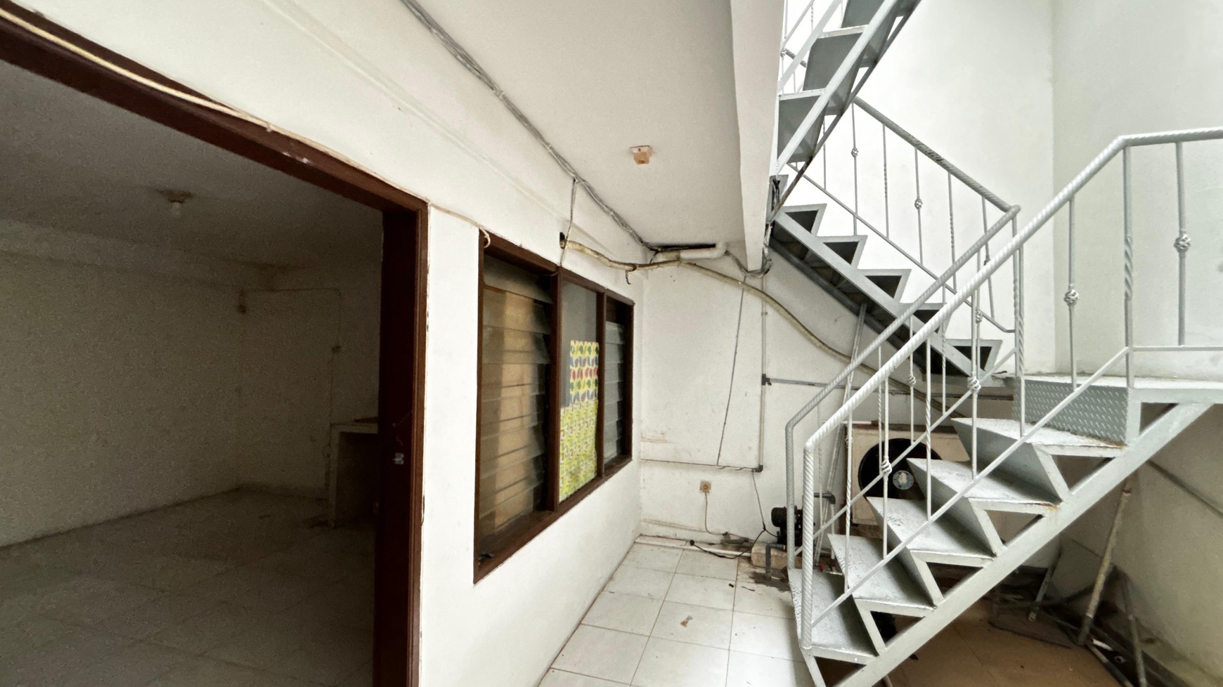 Rumah Putih di Cluster PIK Kapuk Muara, dekat Singapore School