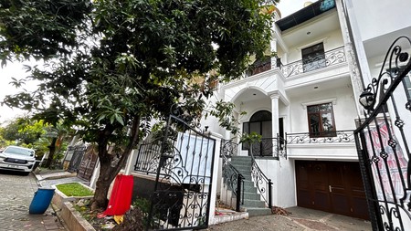 Rumah 3,5 Lantai Design Indah Lokasi di Cluster PIK Kapuk Muara, 10 Menit Ke Pintu Toll TB Angke