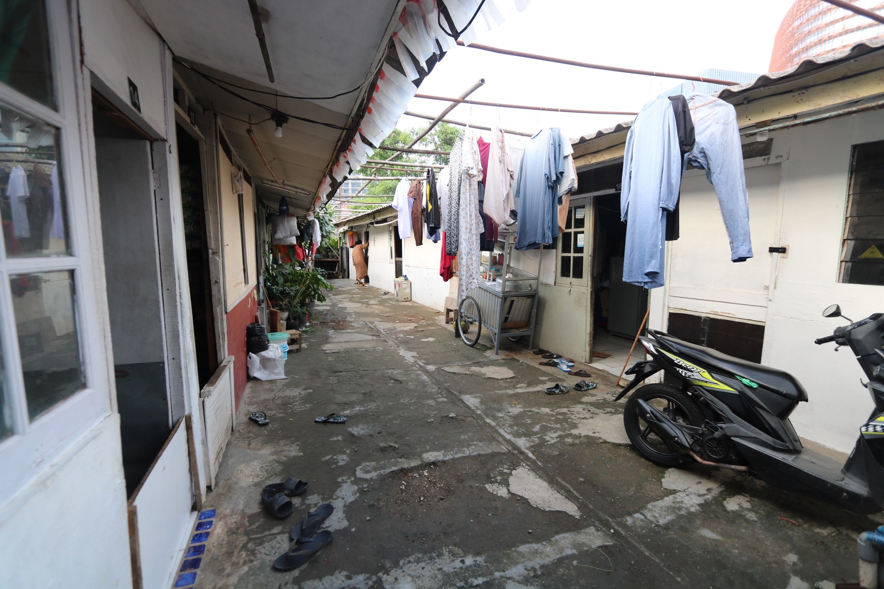RUMAH NYAMAN STRATEGIS DEKAT MRT DENGAN KONTRAKAN 22 PINTU LEBAK BULUS CILANDAK