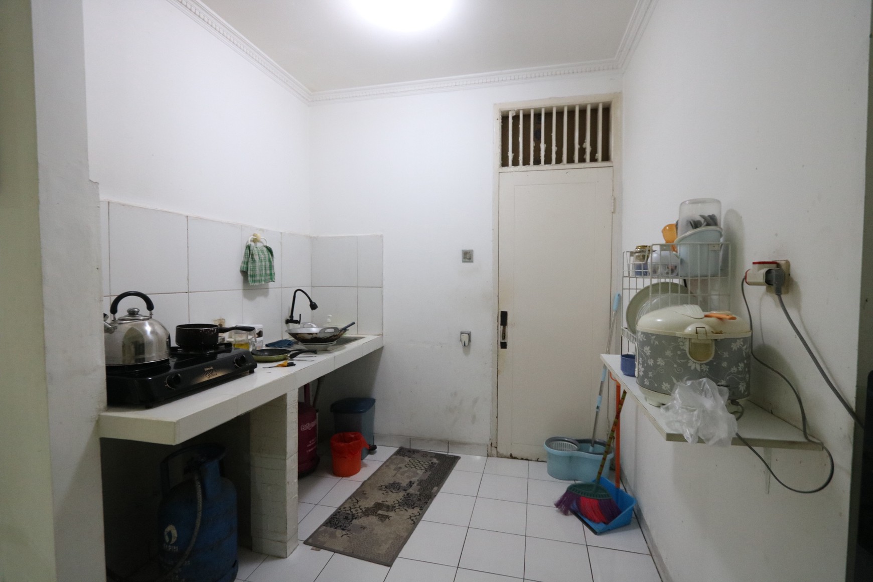 RUMAH NYAMAN STRATEGIS DEKAT MRT DENGAN KONTRAKAN 22 PINTU LEBAK BULUS CILANDAK