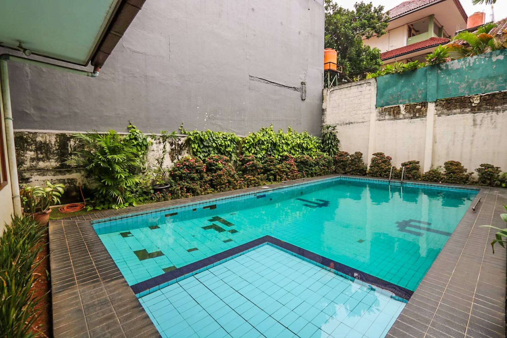 RUMAH MEWAH, LUAS & NYAMAN, DEKAT MRT, DI CIPETE SELATAN, CILANDAK
