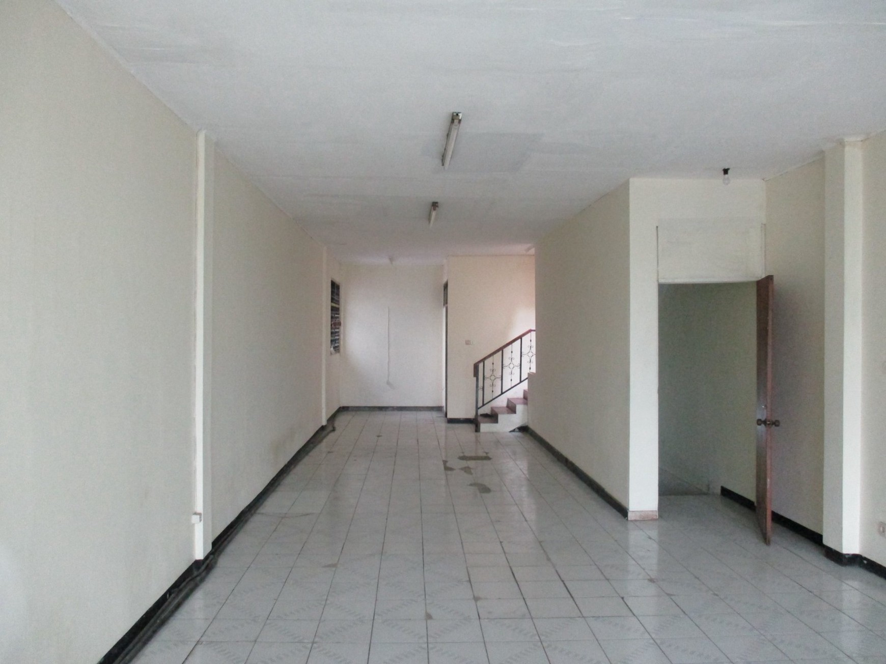 Ruko 3,5 Lantai di Mainroad Ahmad Yani Dekat Jalan Riau Bandung