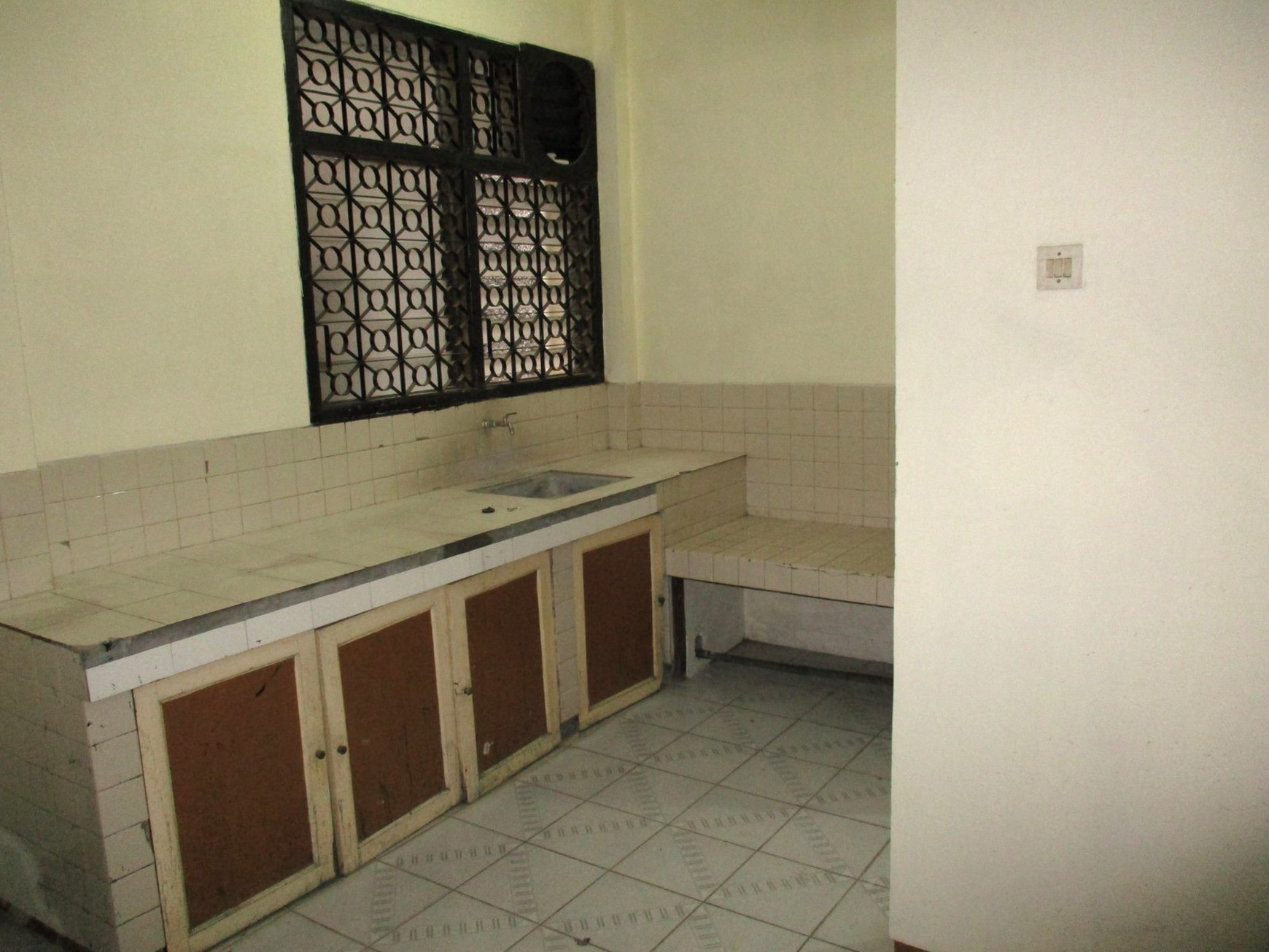 Ruko 3,5 Lantai di Mainroad Ahmad Yani Dekat Jalan Riau Bandung
