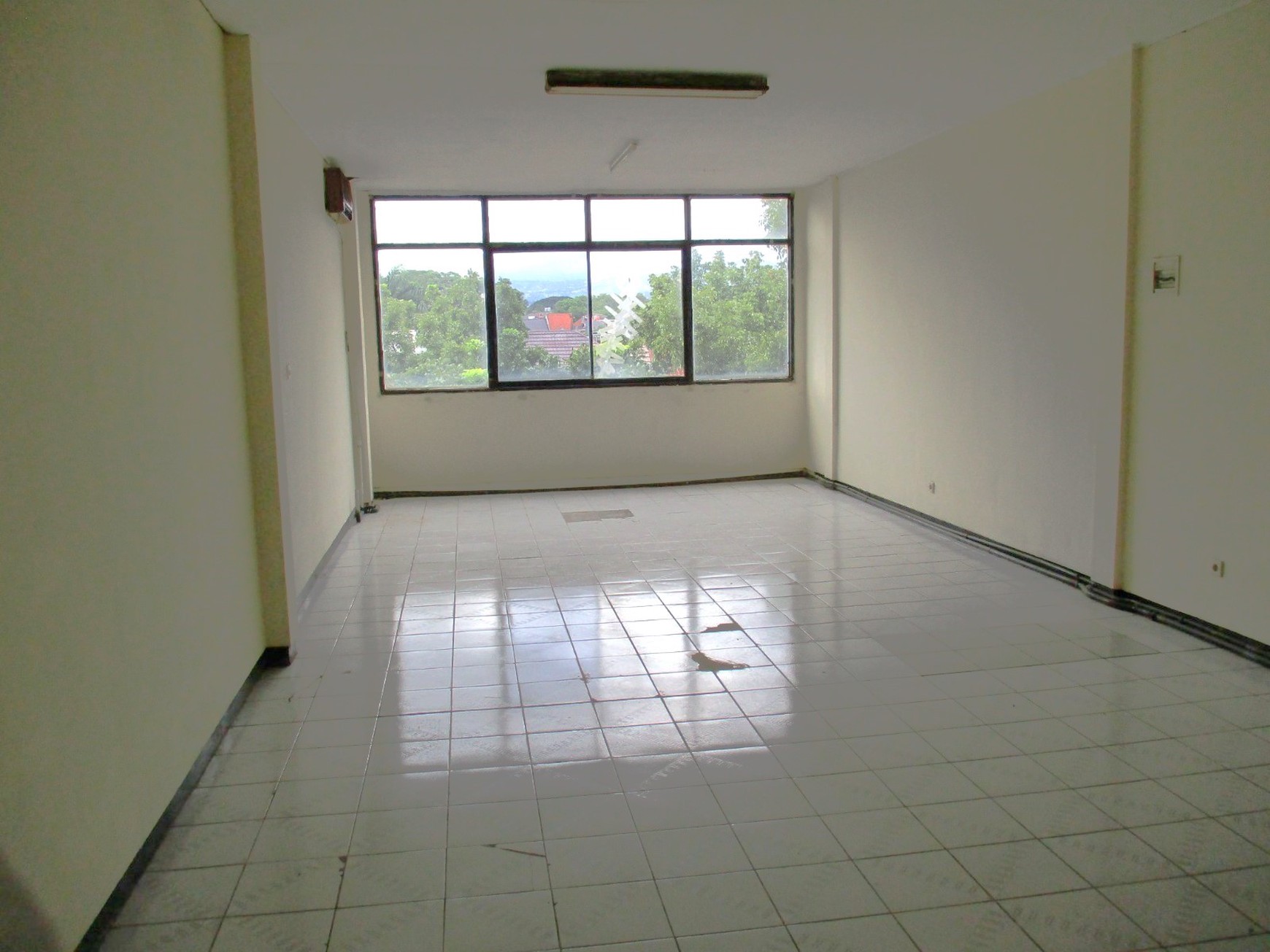 Ruko 3,5 Lantai di Mainroad Ahmad Yani Dekat Jalan Riau Bandung