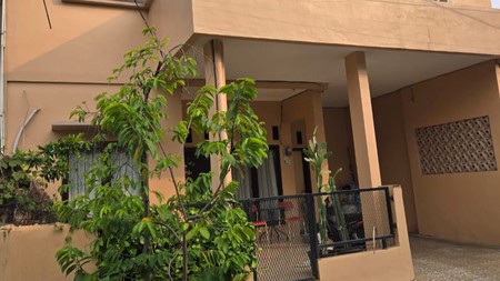 Rumah 2 lantai, bagus, bangunan kokoh di Bintaro