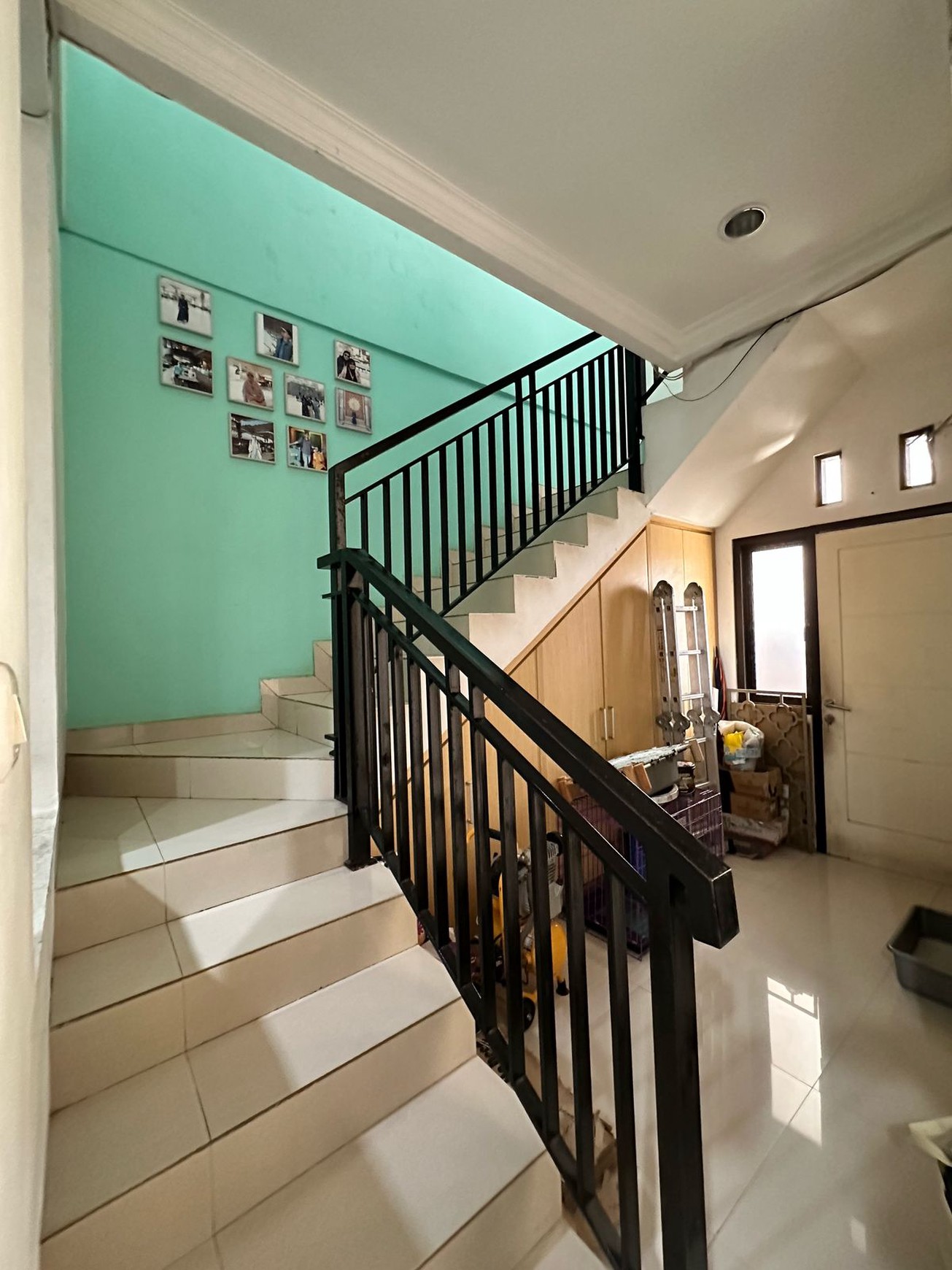 Rumah 2 lantai, bagus, bangunan kokoh di Bintaro.