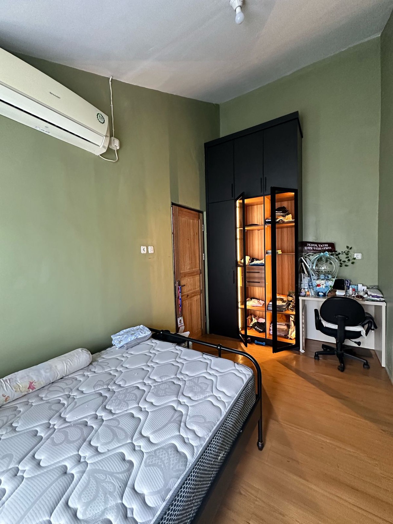 Rumah 2 lantai, bagus, bangunan kokoh di Bintaro.