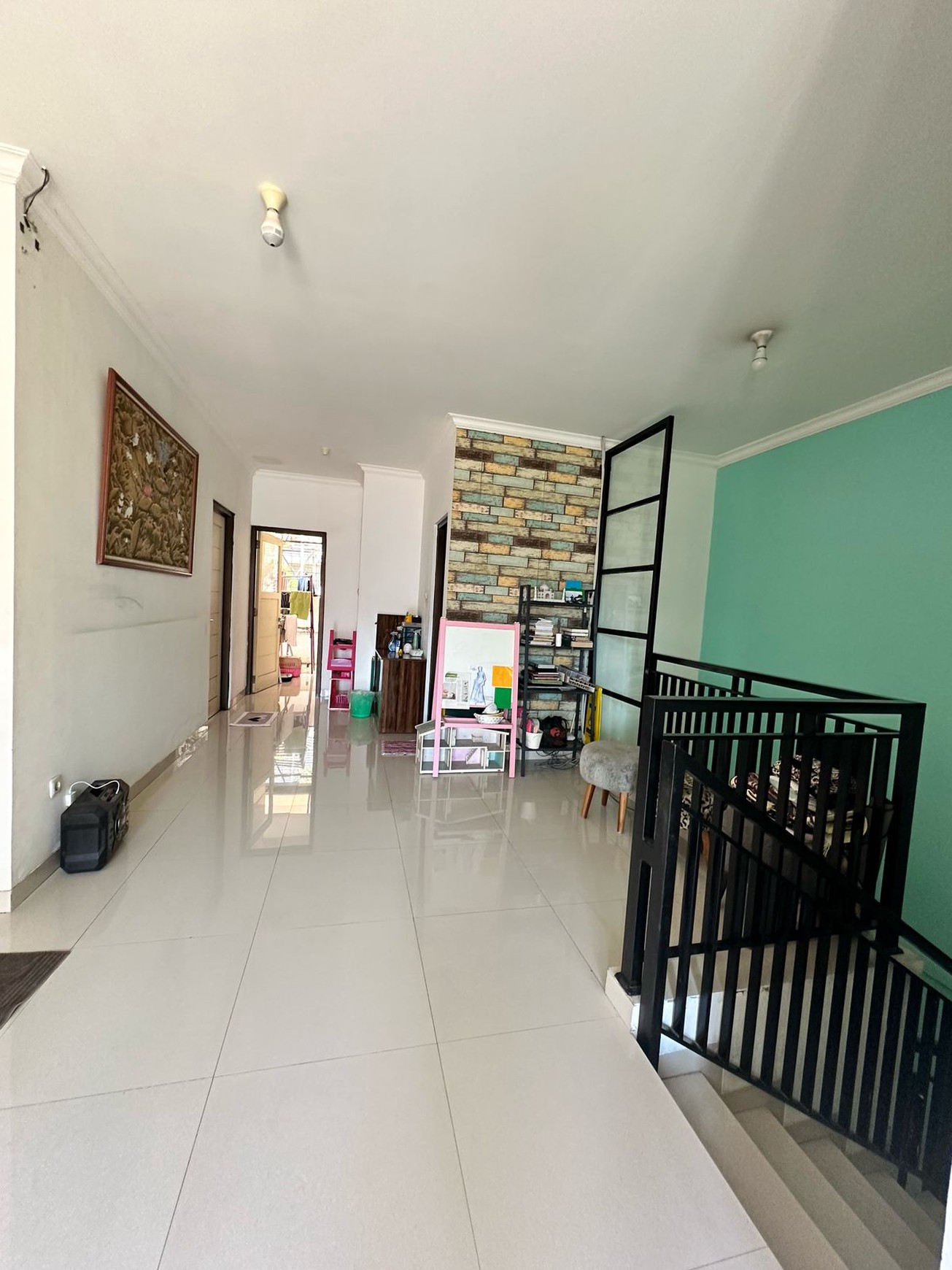 Rumah 2 lantai, bagus, bangunan kokoh di Bintaro.
