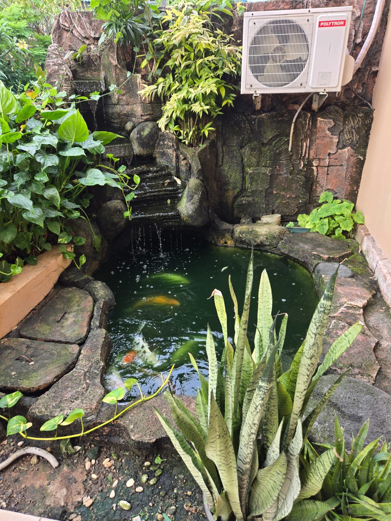 Rumah 2 lantai, bagus, bangunan kokoh di Bintaro.