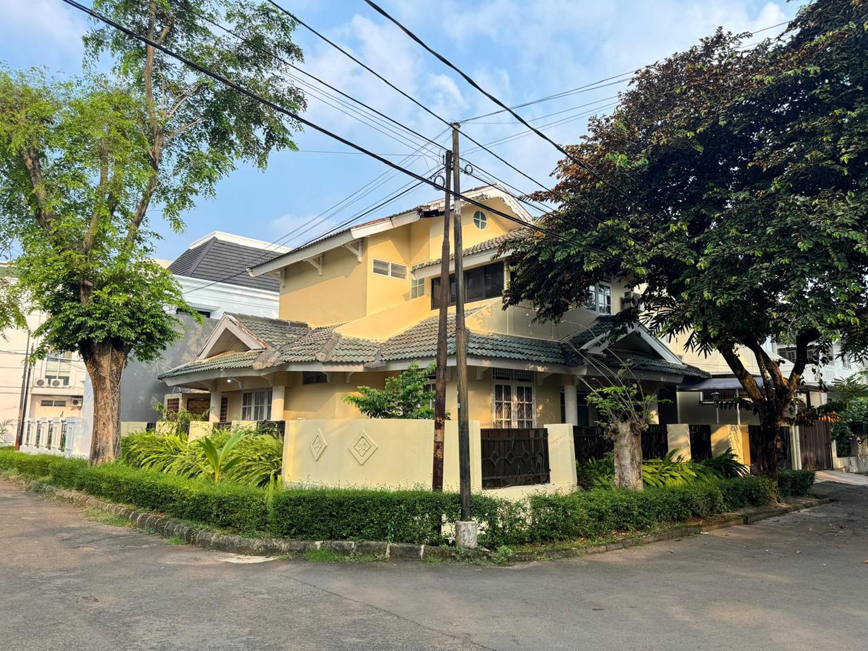 RUmah 2 lantai, lokasi strategis di Bintaro Sektor 9