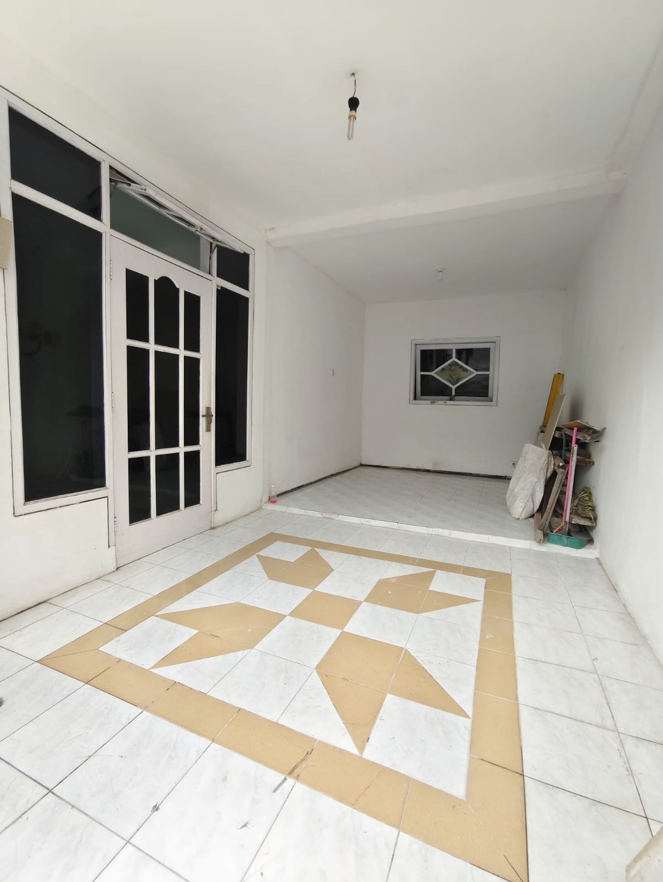 MURAH Rp.600 Juta-an  Dijual Rumah Darmo Indah Selatan - Darmo Permai - Tandes Area Surabaya Barat - Baru Renov Cantik 3 Kamar Tidur - SHM