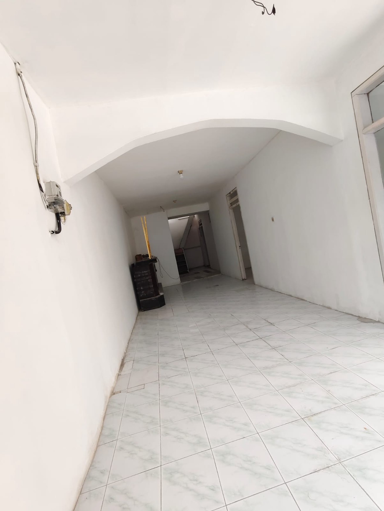 MURAH Rp.600 Juta-an  Dijual Rumah Darmo Indah Selatan - Darmo Permai - Tandes Area Surabaya Barat - Baru Renov Cantik 3 Kamar Tidur - SHM