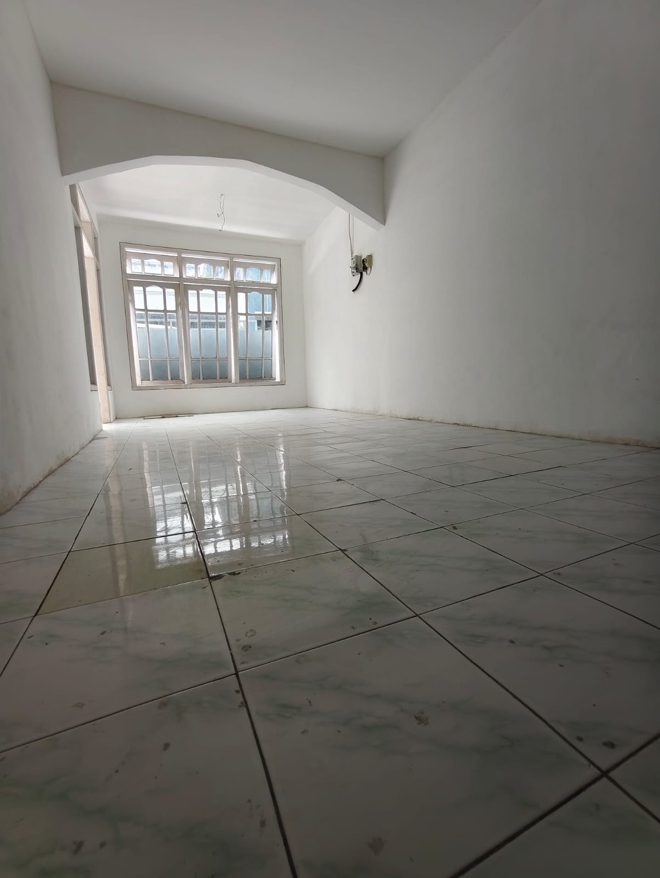 MURAH Rp.600 Juta-an  Dijual Rumah Darmo Indah Selatan - Darmo Permai - Tandes Area Surabaya Barat - Baru Renov Cantik 3 Kamar Tidur - SHM