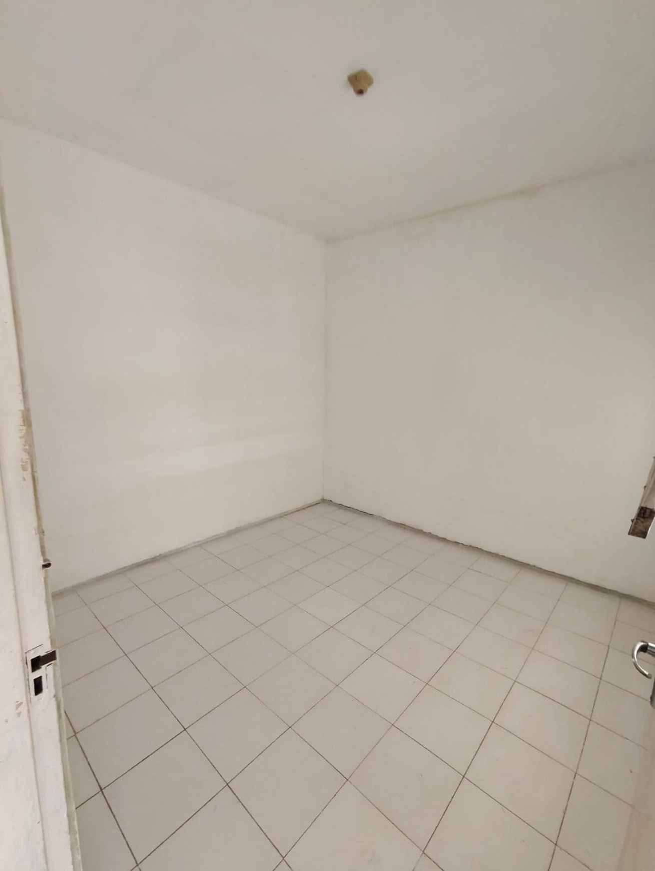 MURAH Rp.600 Juta-an  Dijual Rumah Darmo Indah Selatan - Darmo Permai - Tandes Area Surabaya Barat - Baru Renov Cantik 3 Kamar Tidur - SHM