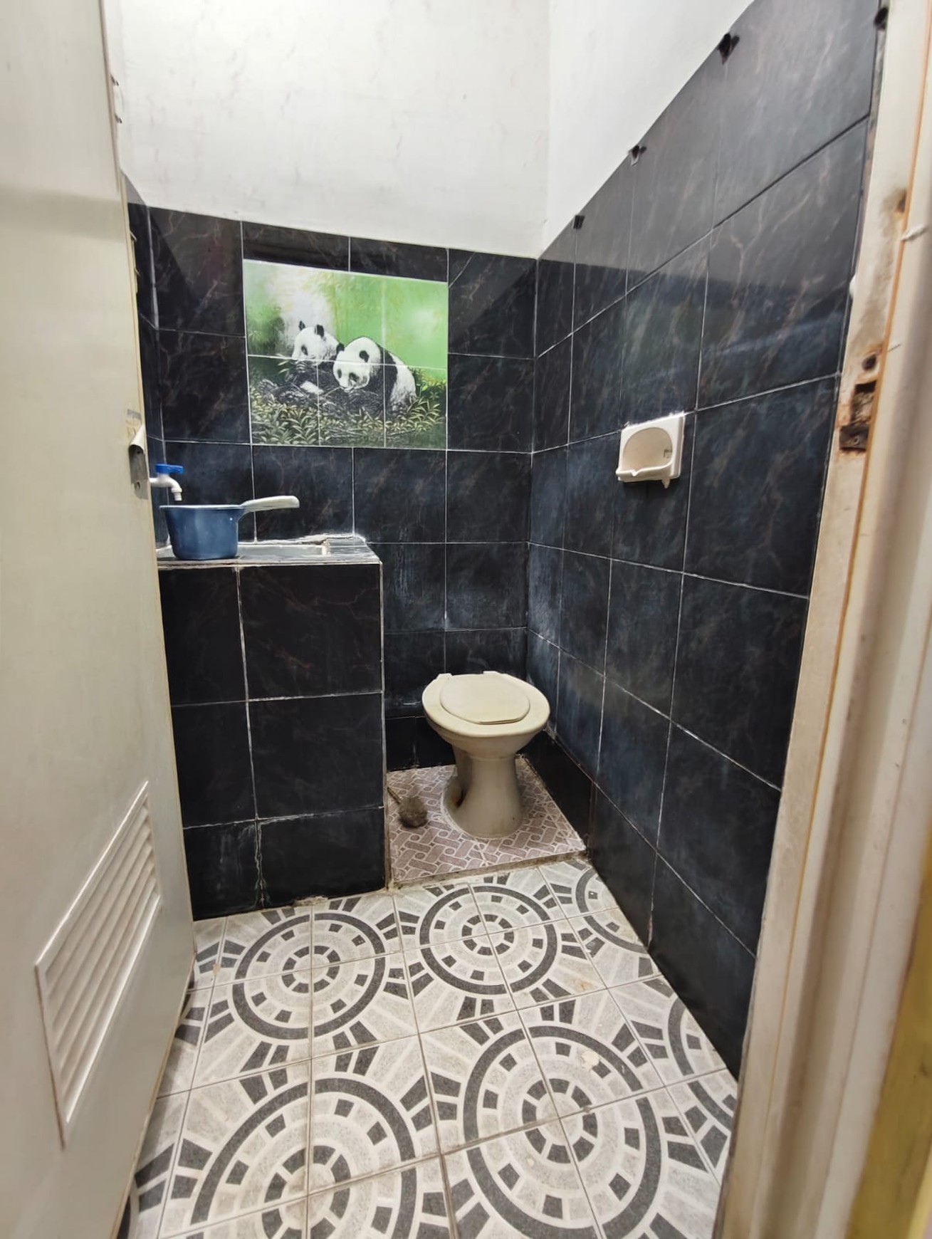 MURAH Rp.600 Juta-an  Dijual Rumah Darmo Indah Selatan - Darmo Permai - Tandes Area Surabaya Barat - Baru Renov Cantik 3 Kamar Tidur - SHM