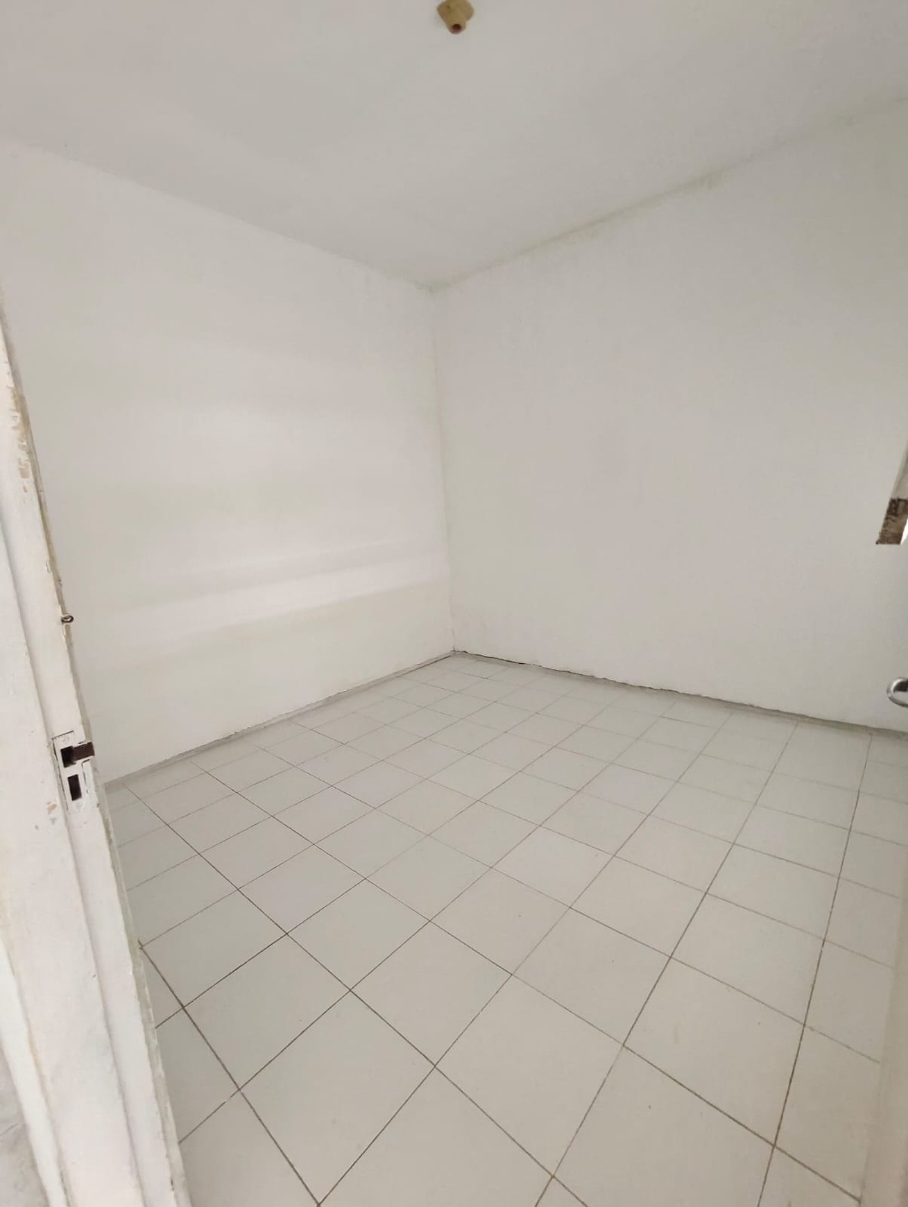 MURAH Rp.600 Juta-an  Dijual Rumah Darmo Indah Selatan - Darmo Permai - Tandes Area Surabaya Barat - Baru Renov Cantik 3 Kamar Tidur - SHM
