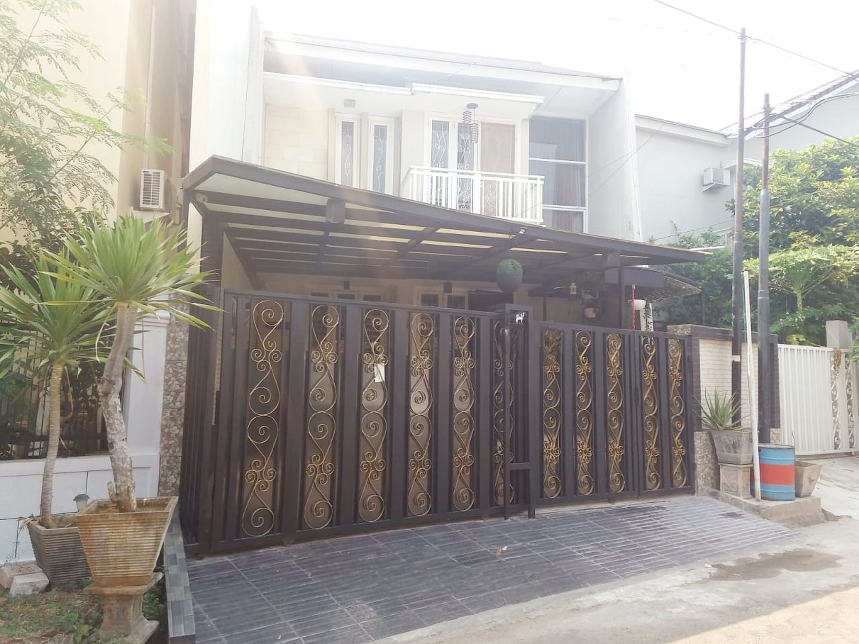 Dijual Rumah 2 Lantai Villa Melati Mas Residence, Modern Minimalis, Bebas Banjir