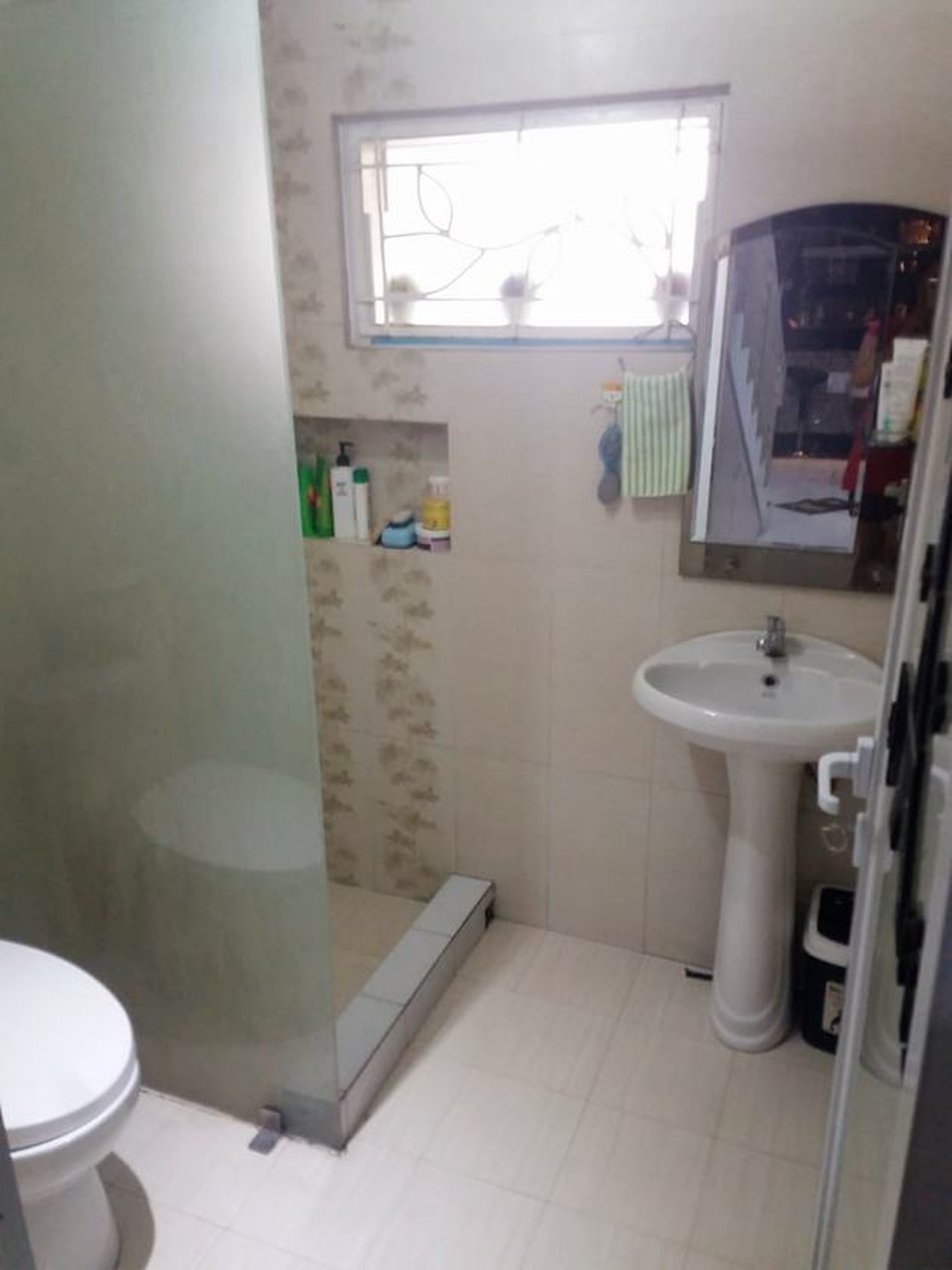 Dijual Rumah Bagus 2 Lantai, Villa Melati Mas, Sudah Renov, Bebas Banjir