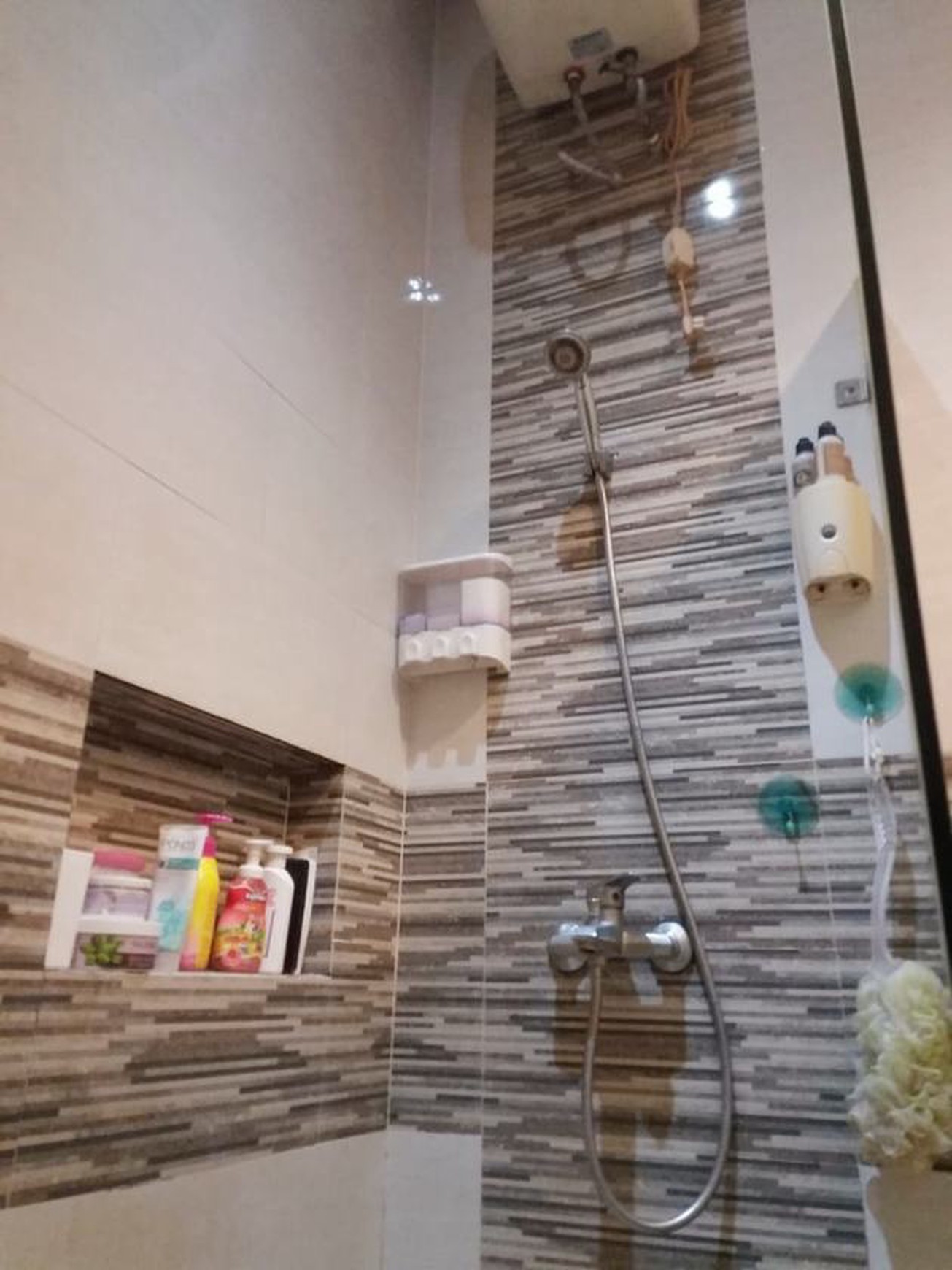 Dijual Rumah Bagus 2 Lantai, Villa Melati Mas, Sudah Renov, Bebas Banjir