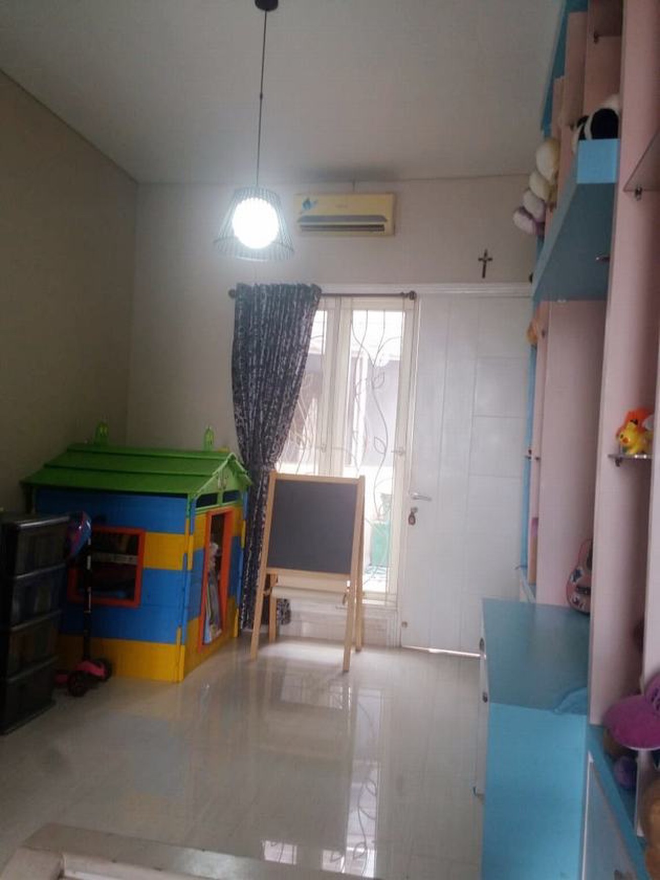 Dijual Rumah Bagus 2 Lantai, Villa Melati Mas, Sudah Renov, Bebas Banjir