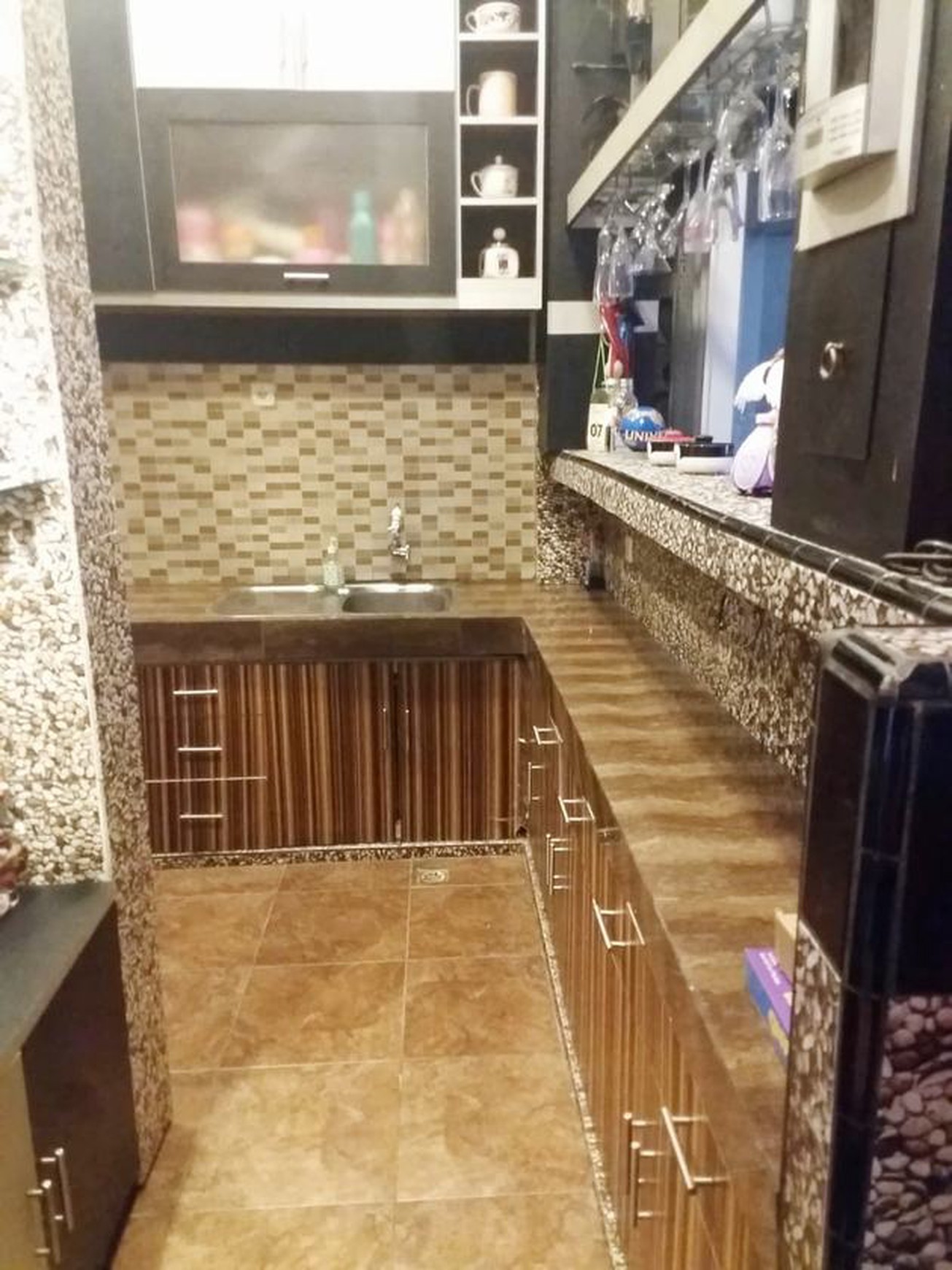 Dijual Rumah Bagus 2 Lantai, Villa Melati Mas, Sudah Renov, Bebas Banjir