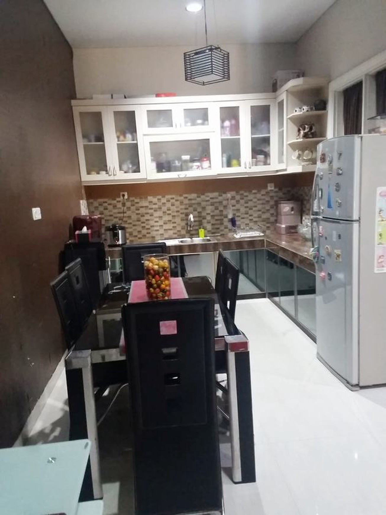 Dijual Rumah Bagus 2 Lantai, Villa Melati Mas, Sudah Renov, Bebas Banjir