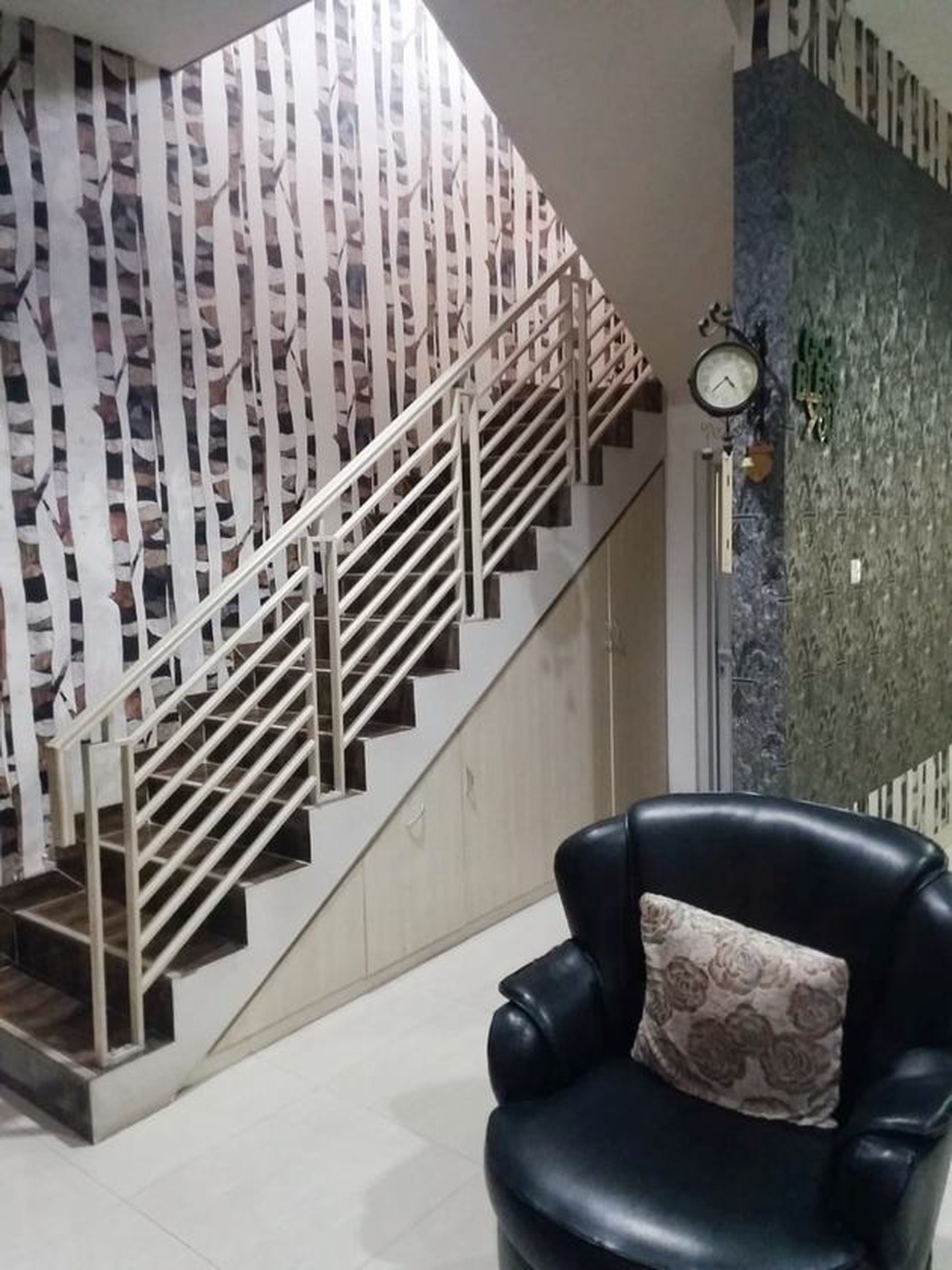 Dijual Rumah Bagus 2 Lantai, Villa Melati Mas, Sudah Renov, Bebas Banjir