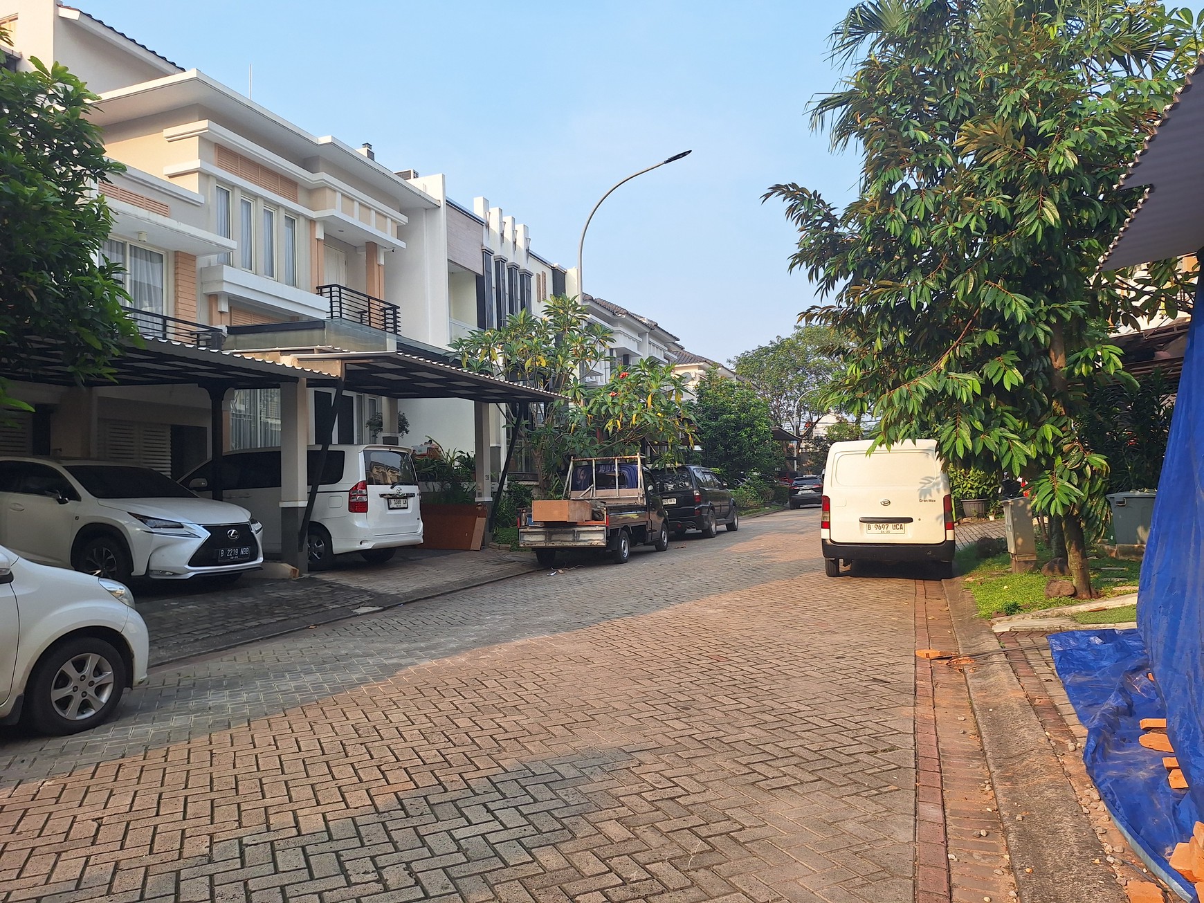 Disewa Rumah Furnished, Residence One Serpong Tangerang Satan, Selangkah ke Binus Internasional School, Rapih, Siap Huni