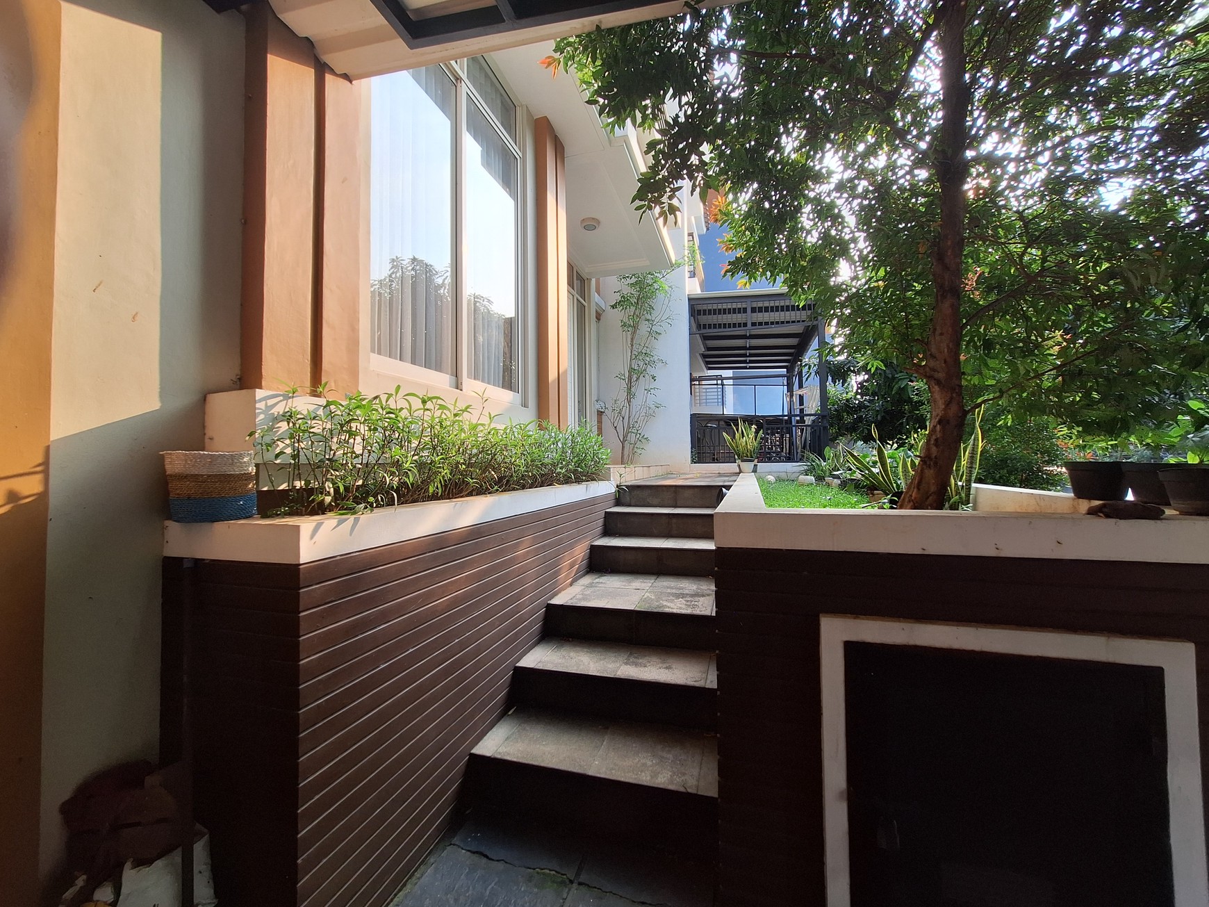 Disewa Rumah Furnished, Residence One Serpong Tangerang Satan, Selangkah ke Binus Internasional School, Rapih, Siap Huni