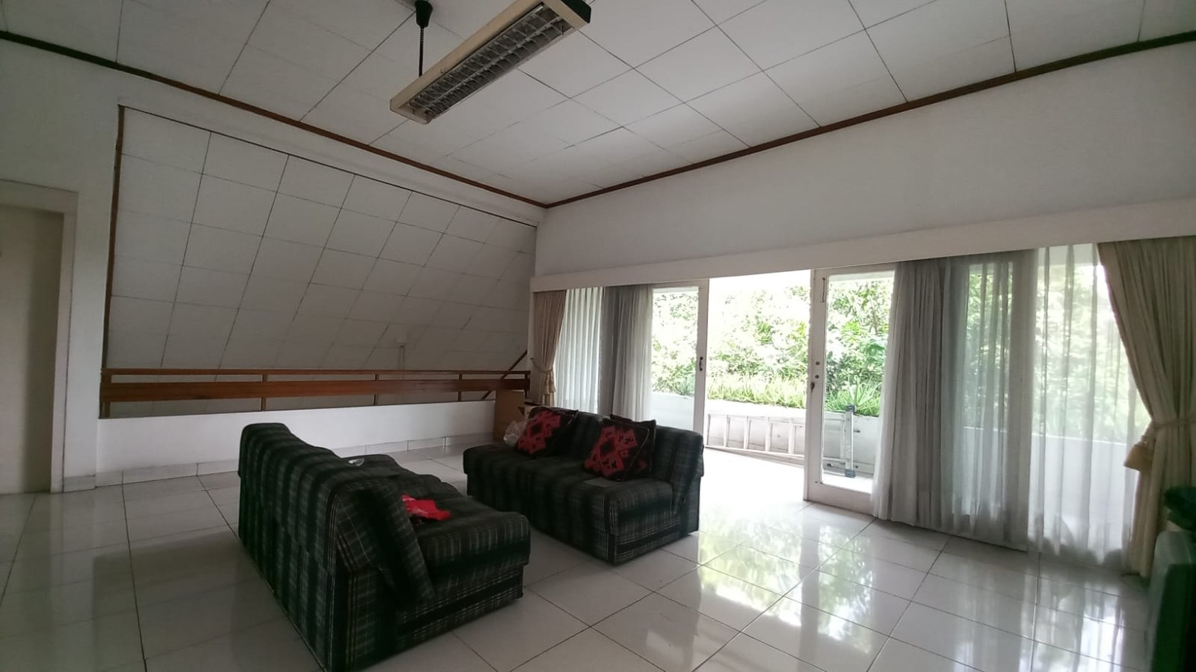 DISEWA RUMAH 2 LT Lokasi STRATEGIS