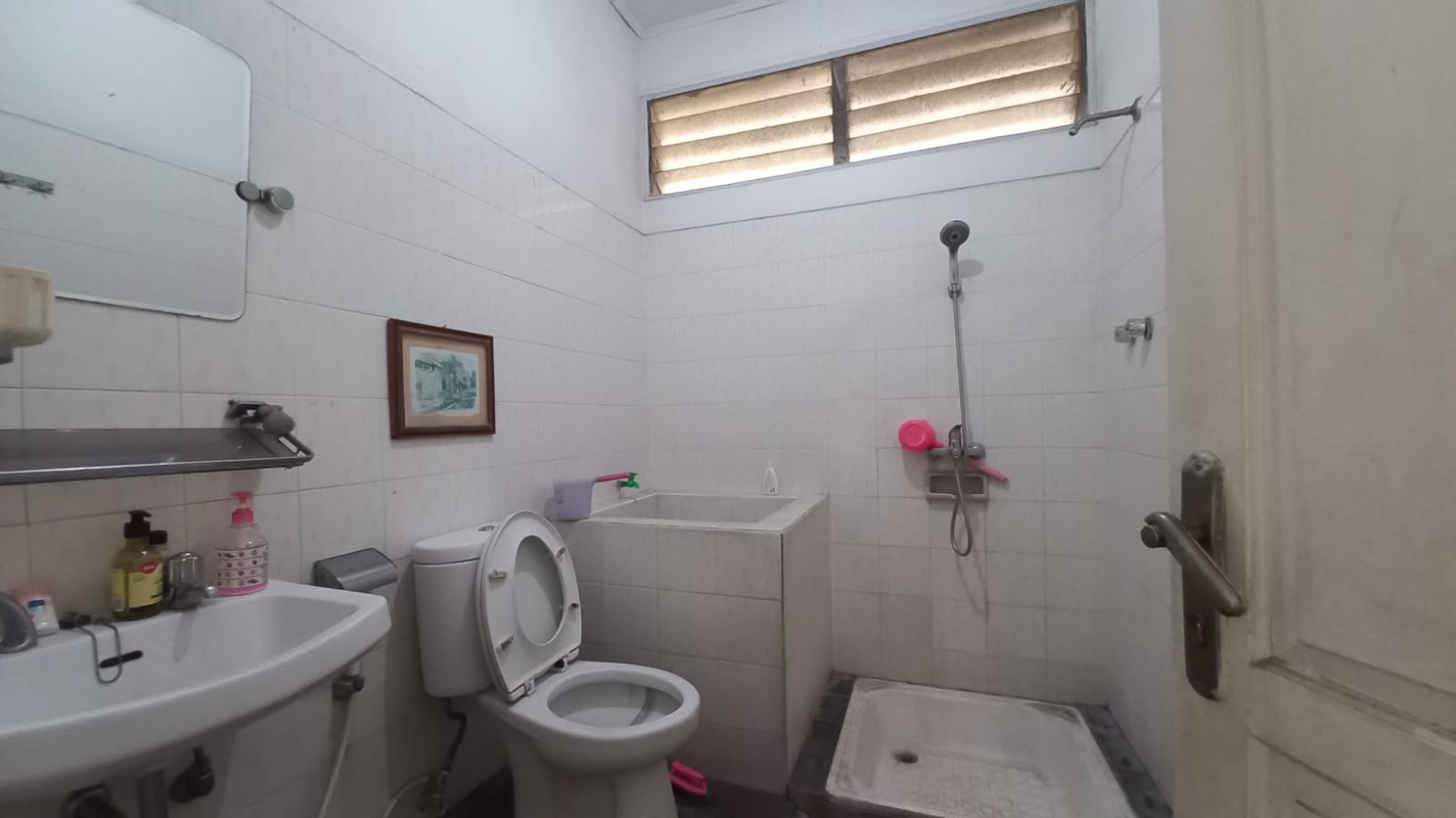 DISEWA RUMAH 2 LT Lokasi STRATEGIS