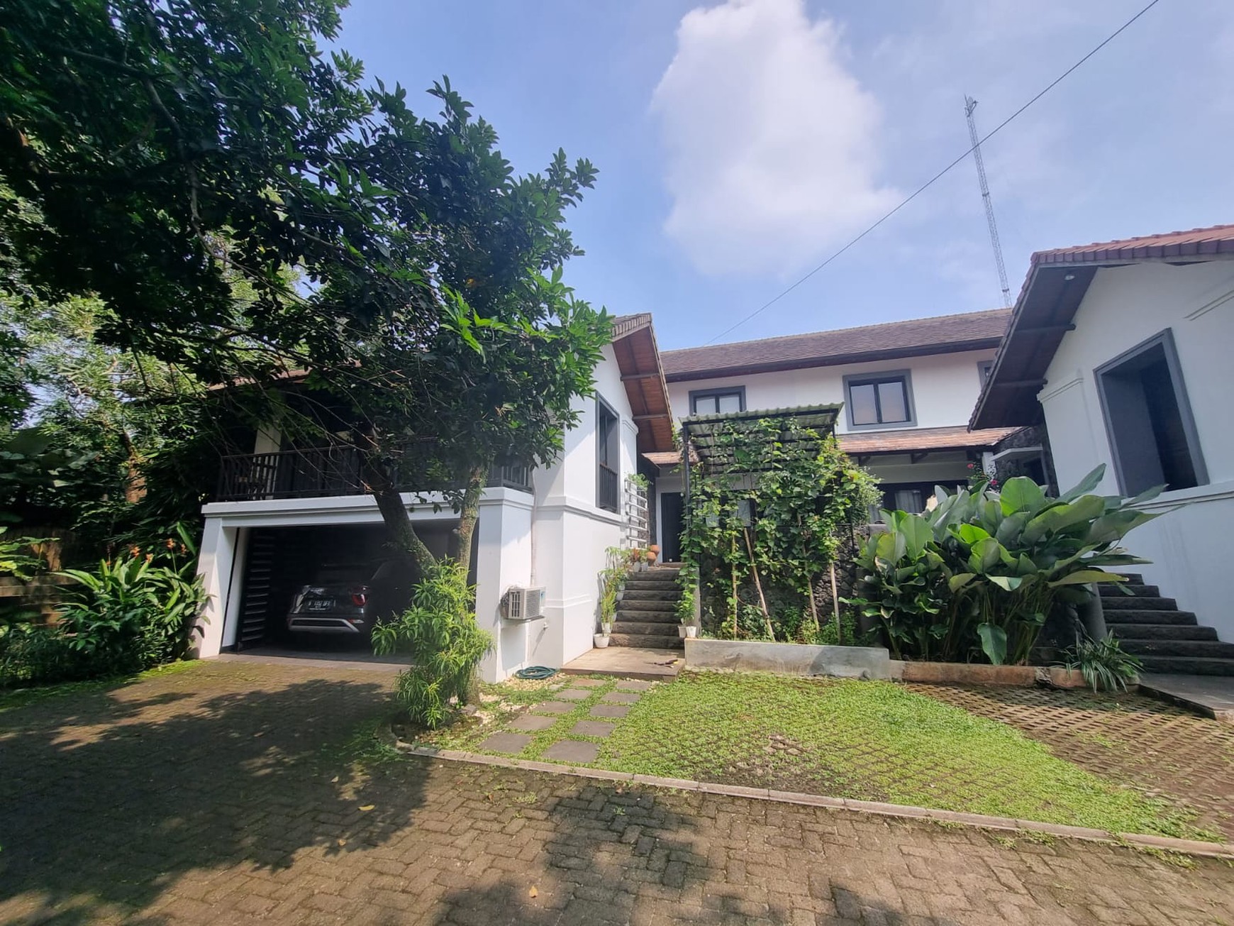 Dijual rumah bagus dalam cluster di Jagakarsa dengan security 24 jam