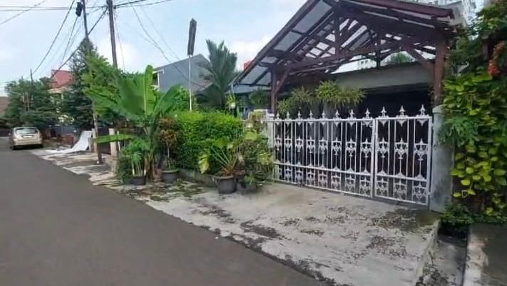 Dijual cepat rumah dekat stasiun MRT Lebak Bulus cocok untuk hunian atau kos-kosan