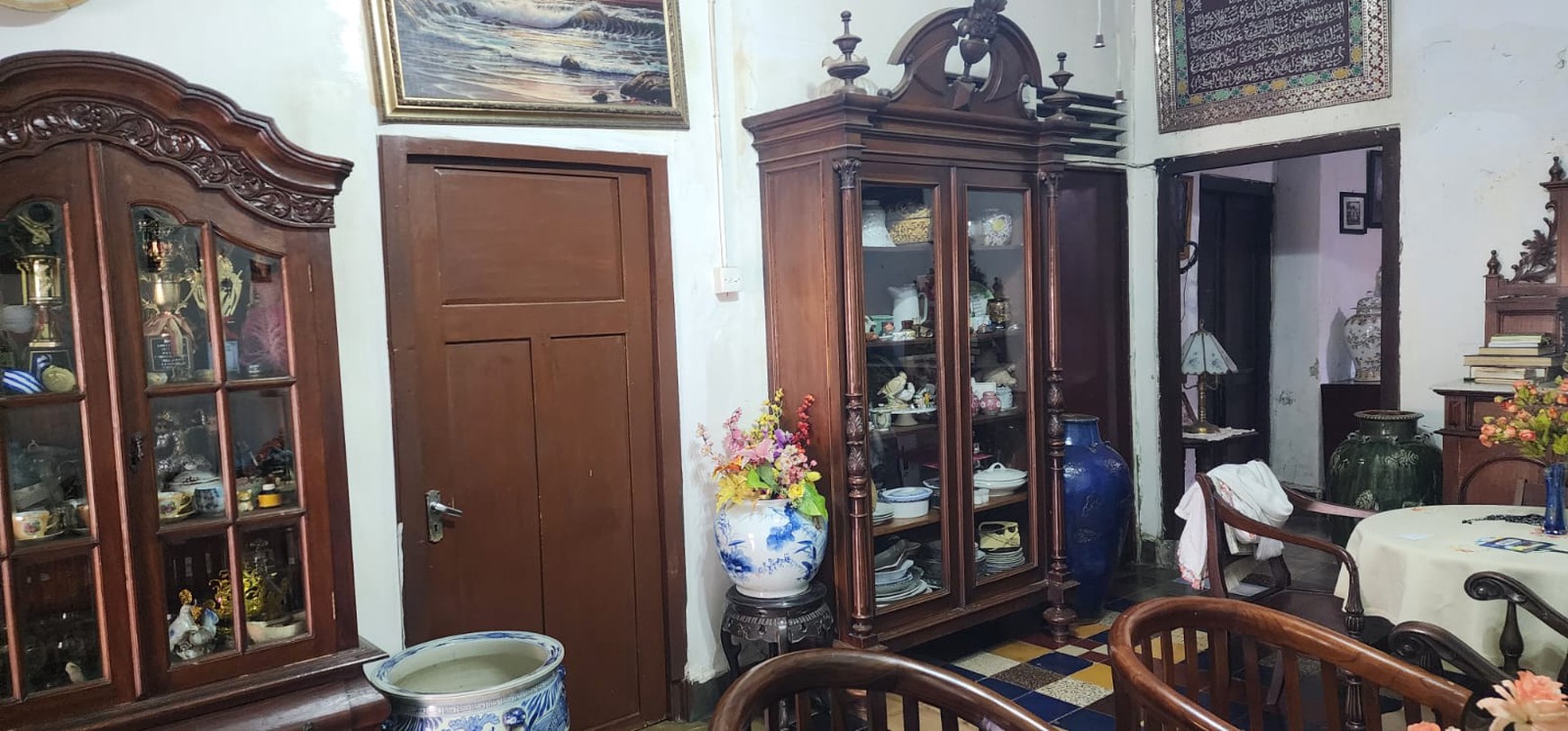 Dijual Rumah dengan usaha Kamar Kost posisi Hook di Kebon Sirih, Menteng Jakarta Pusat