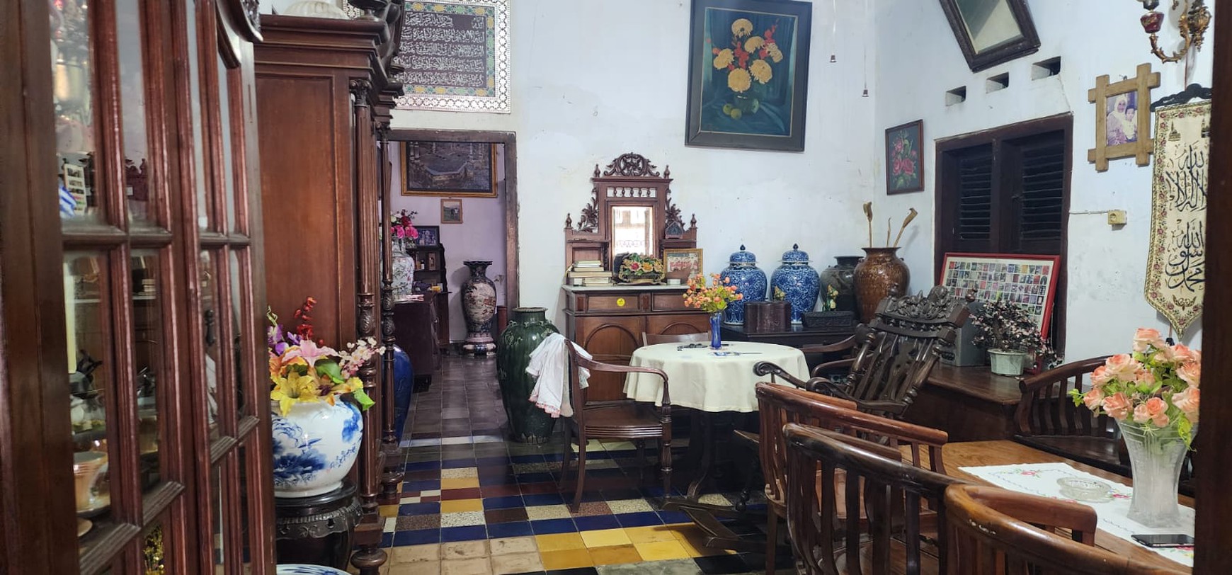 Dijual Rumah dengan usaha Kamar Kost posisi Hook di Kebon Sirih, Menteng Jakarta Pusat
