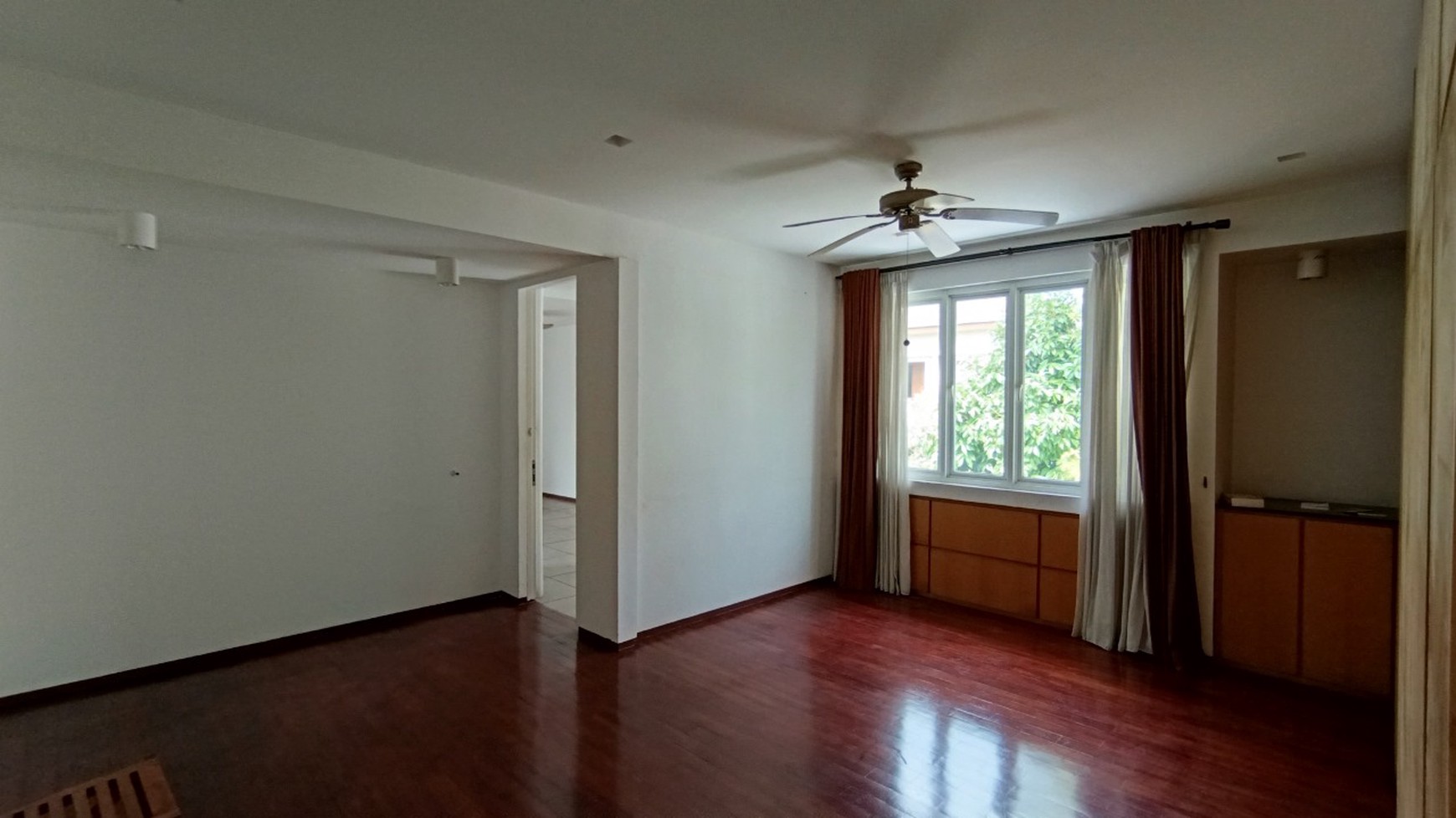 Dijual Rumah 2 Lantai Mewah Lokasi Strategis di Ciputat Timur, Banten