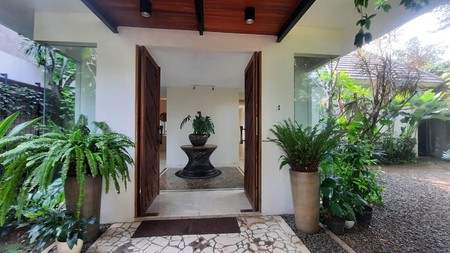 DIJUAL RUMAH DENGAN INTERIOR MEWAH DI JAGAKARSA 