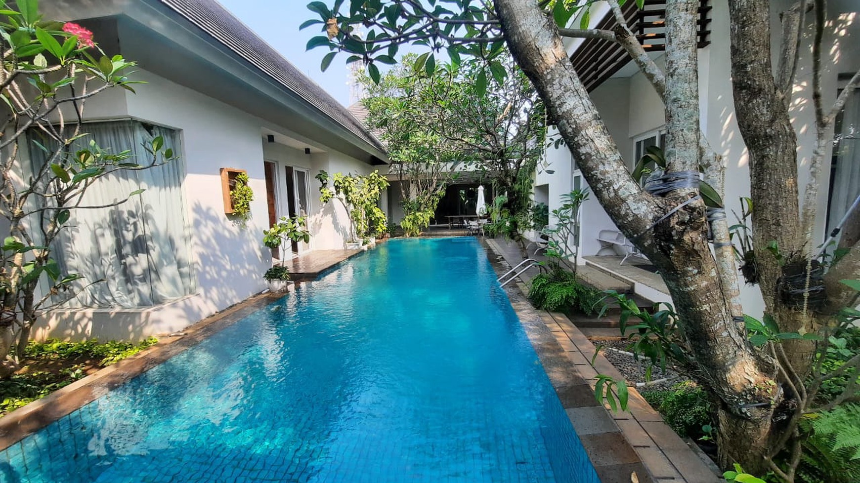 DIJUAL RUMAH DENGAN INTERIOR MEWAH DI JAGAKARSA