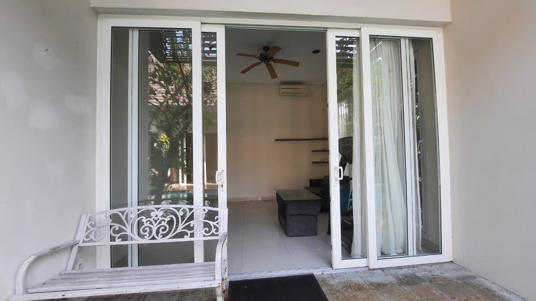 DIJUAL RUMAH DENGAN INTERIOR MEWAH DI JAGAKARSA