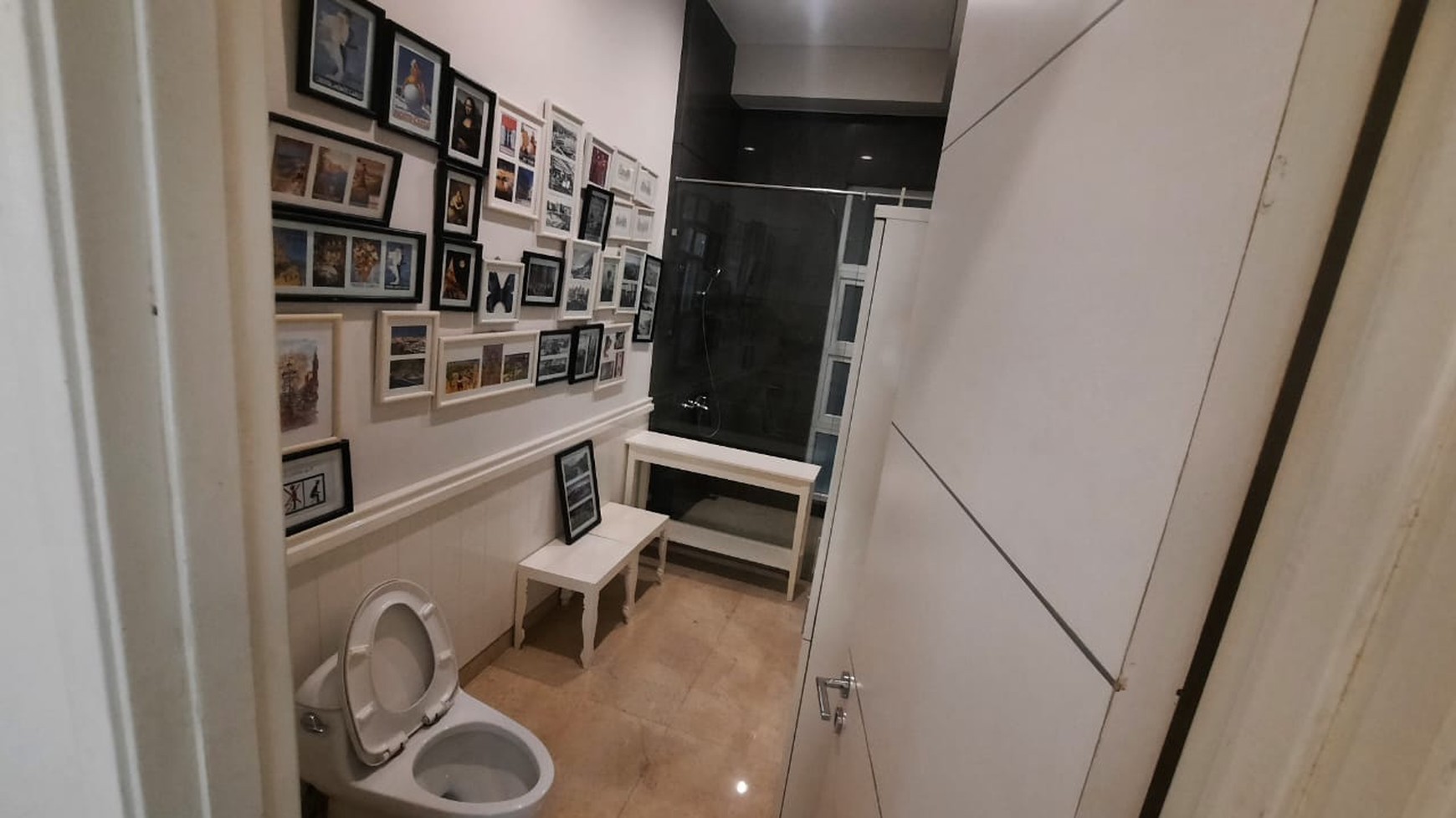 DIJUAL RUMAH DENGAN INTERIOR MEWAH DI JAGAKARSA
