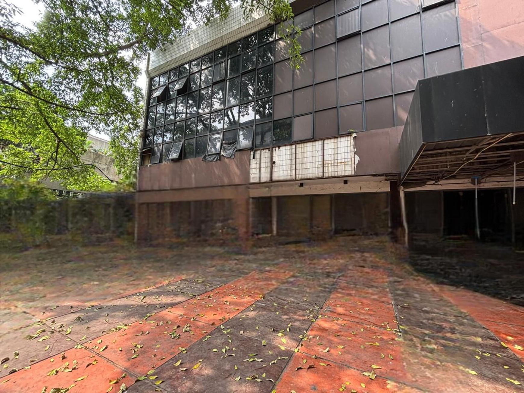 Dijual gedung di Kemang