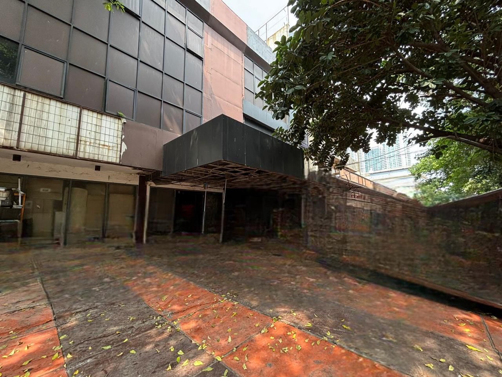 Dijual gedung di Kemang